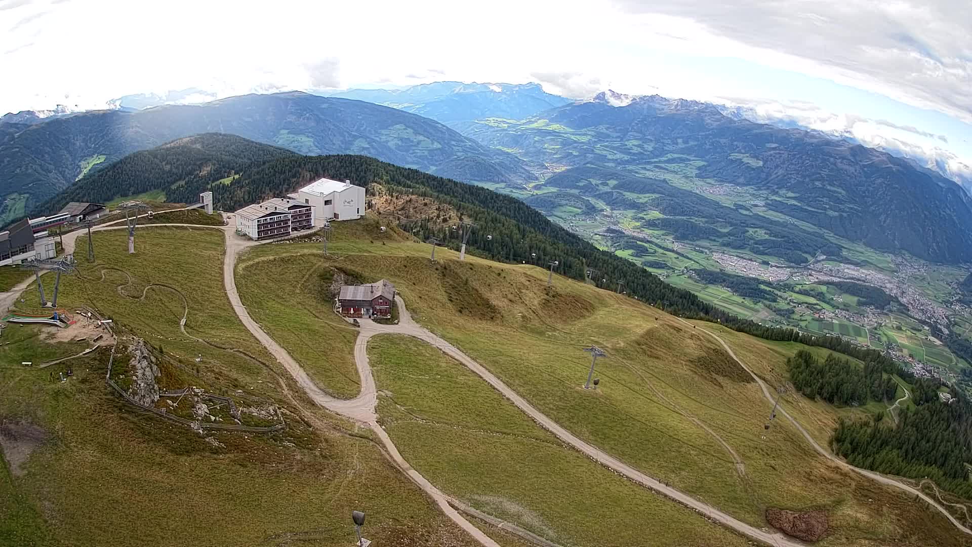 Cima estación de esquí Kronplatz | vista hacia Brunico