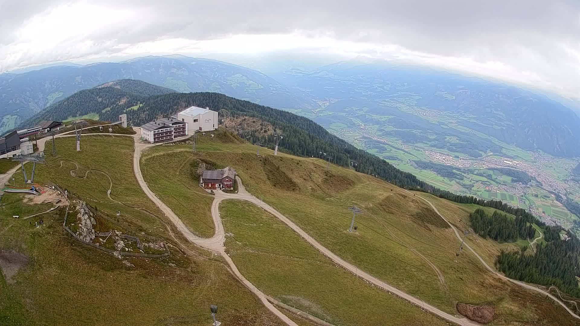 Cima estación de esquí Kronplatz | vista hacia Brunico