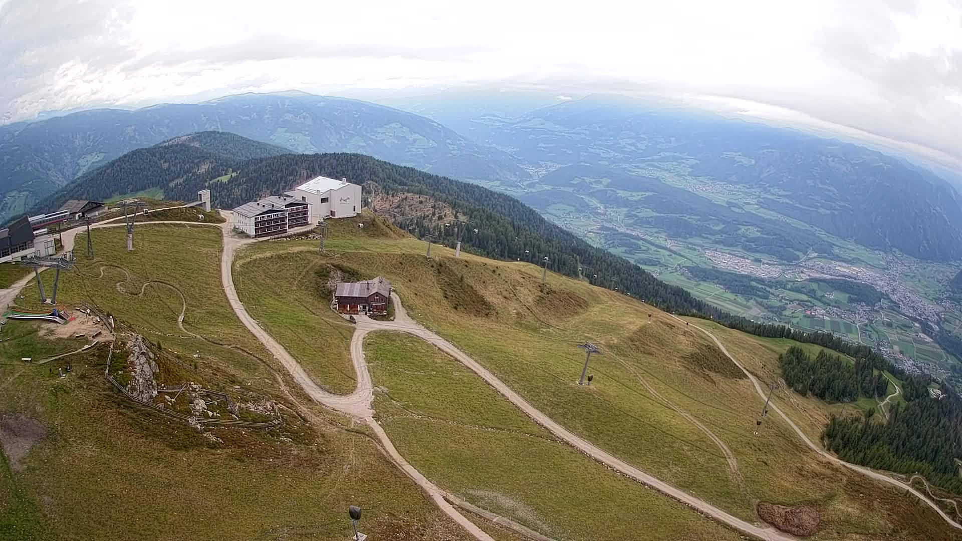Cima estación de esquí Kronplatz | vista hacia Brunico