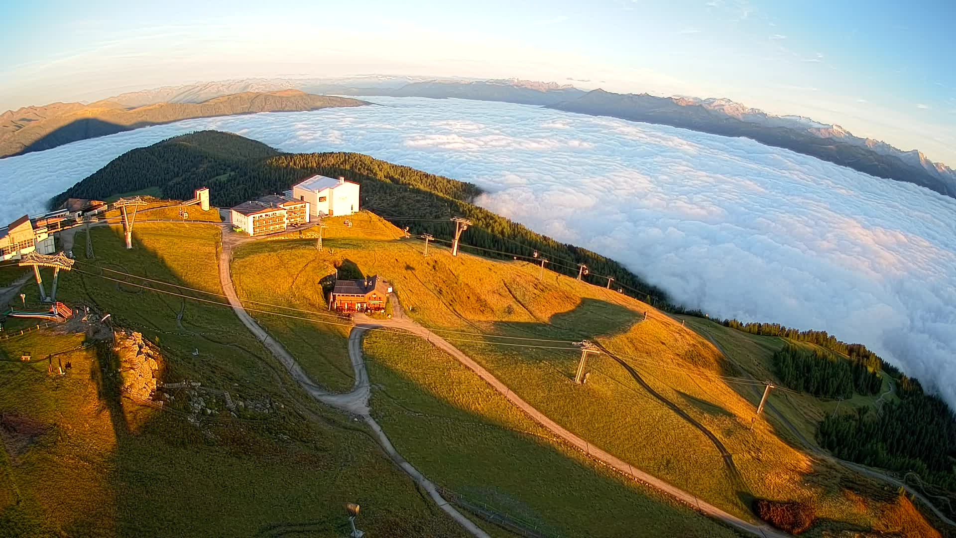 Cima estación de esquí Kronplatz | vista hacia Brunico