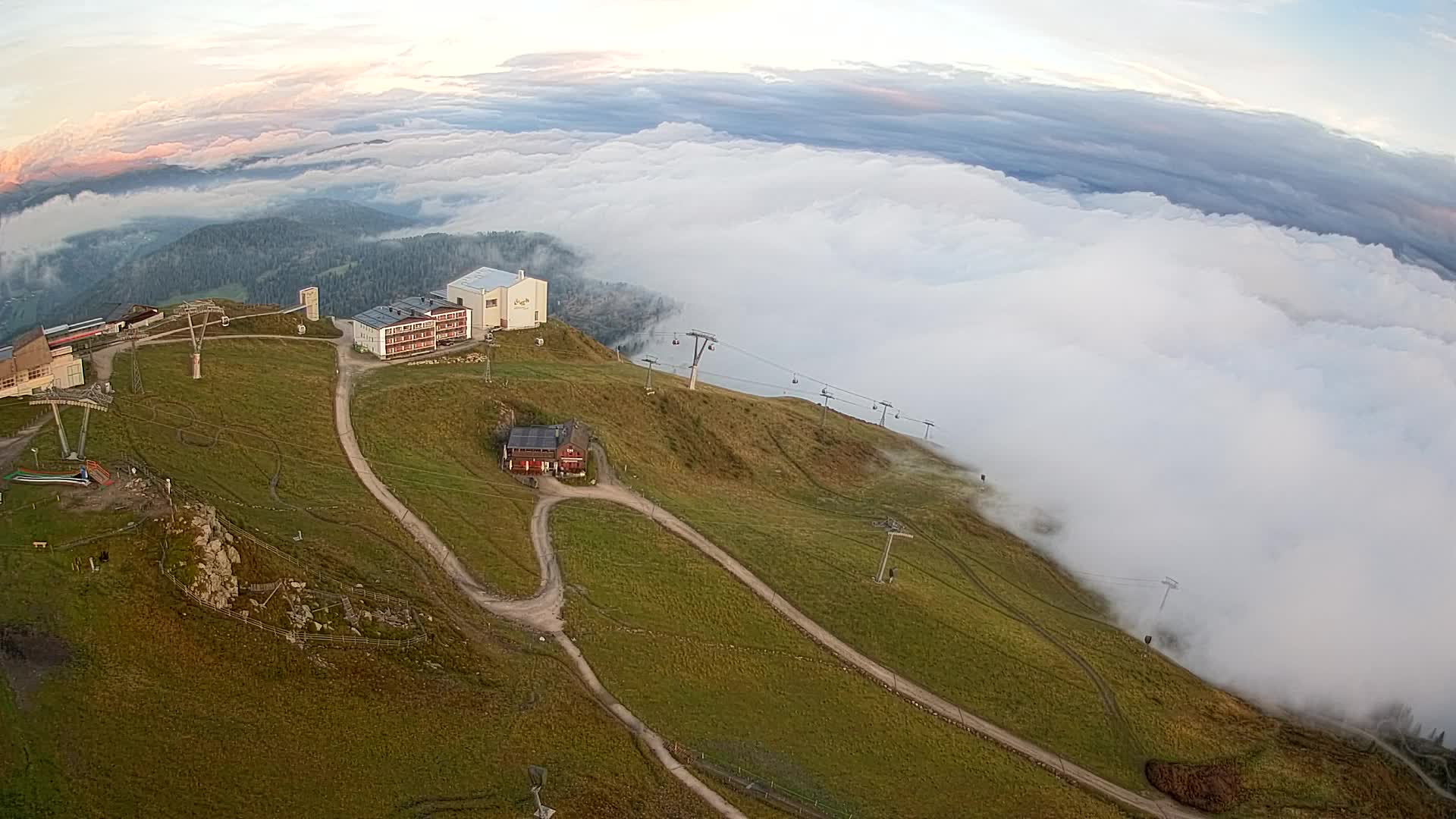 Cima estación de esquí Kronplatz | vista hacia Brunico