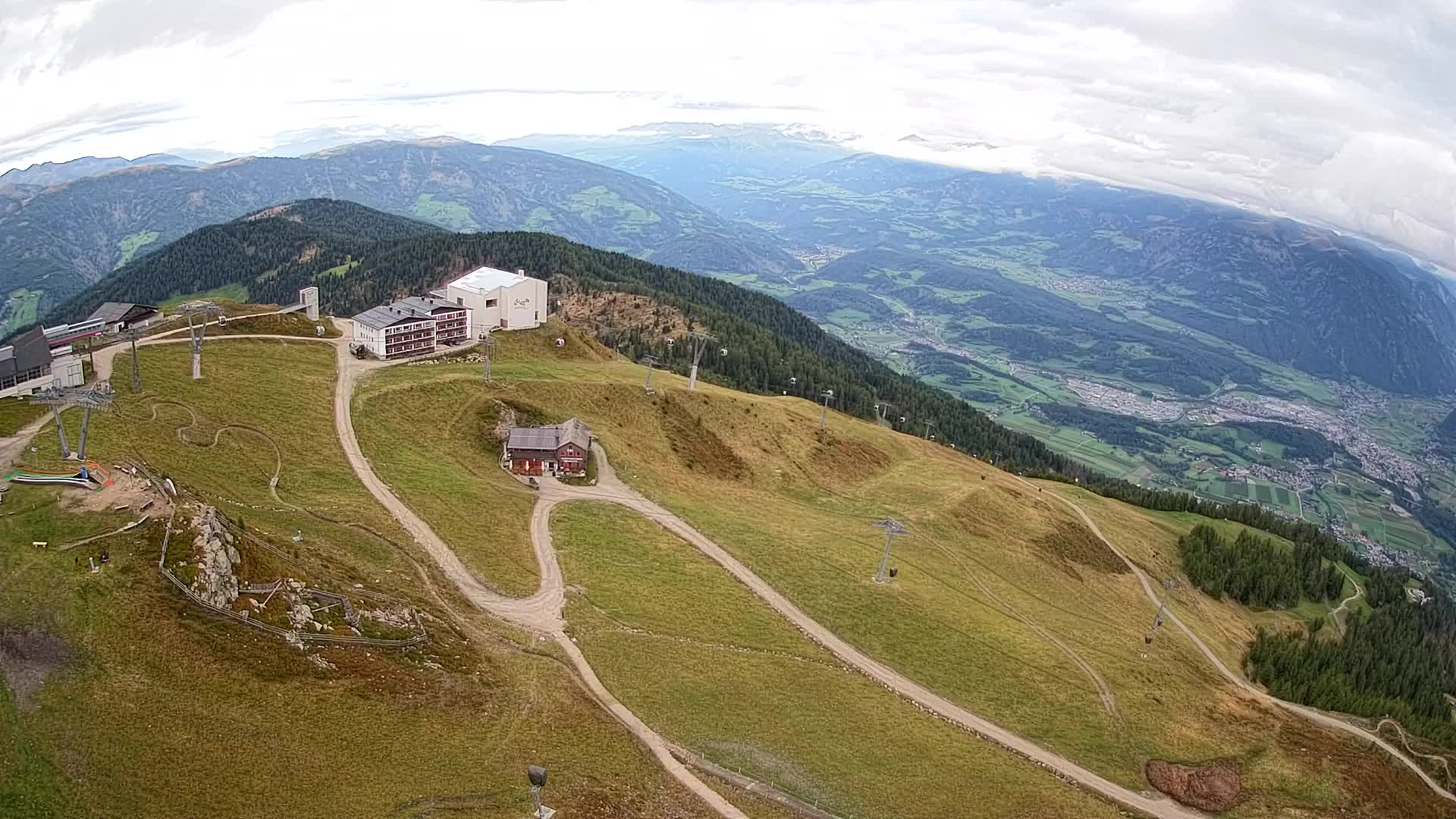 Cima estación de esquí Kronplatz | vista hacia Brunico