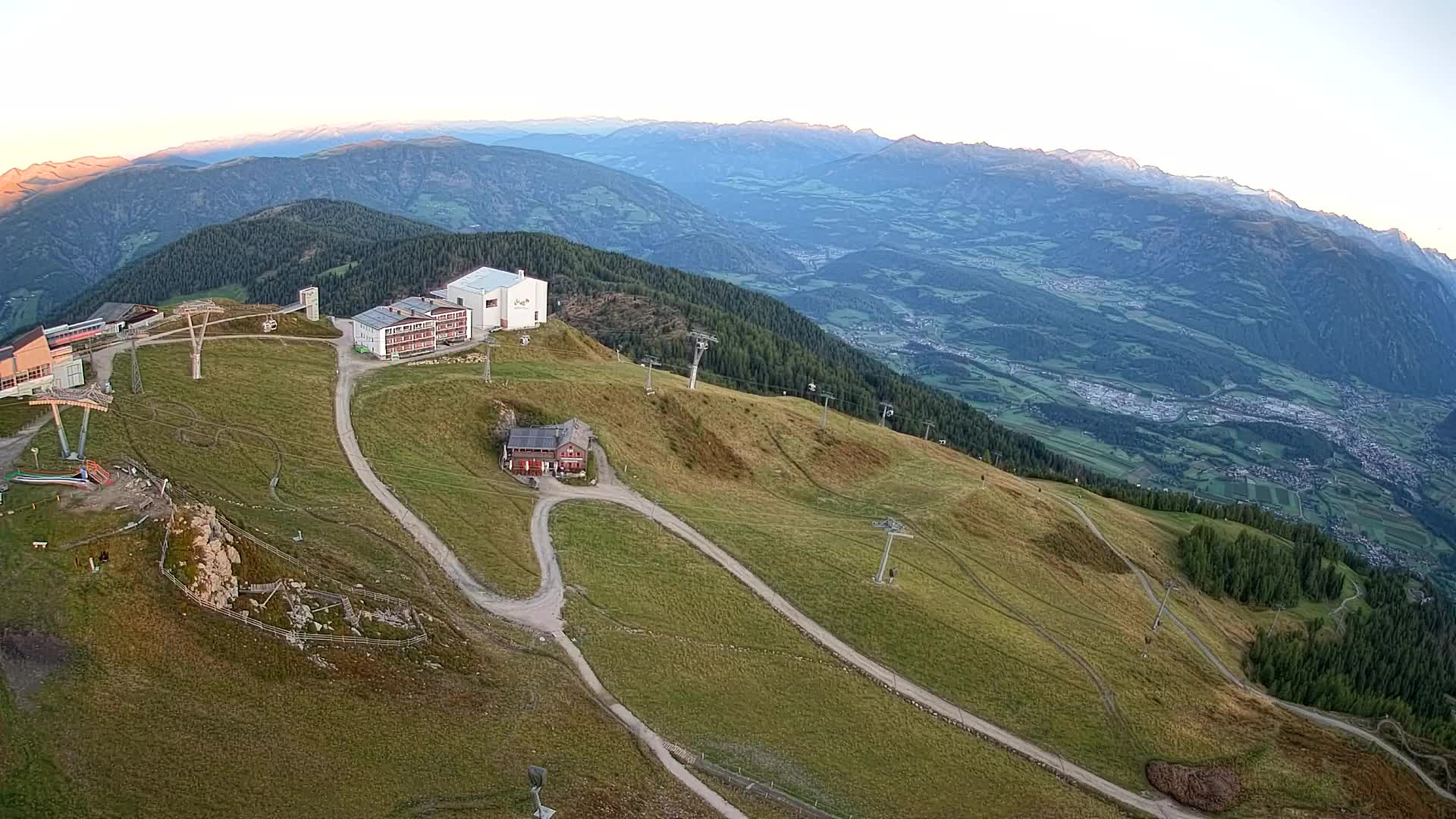 Cima estación de esquí Kronplatz | vista hacia Brunico