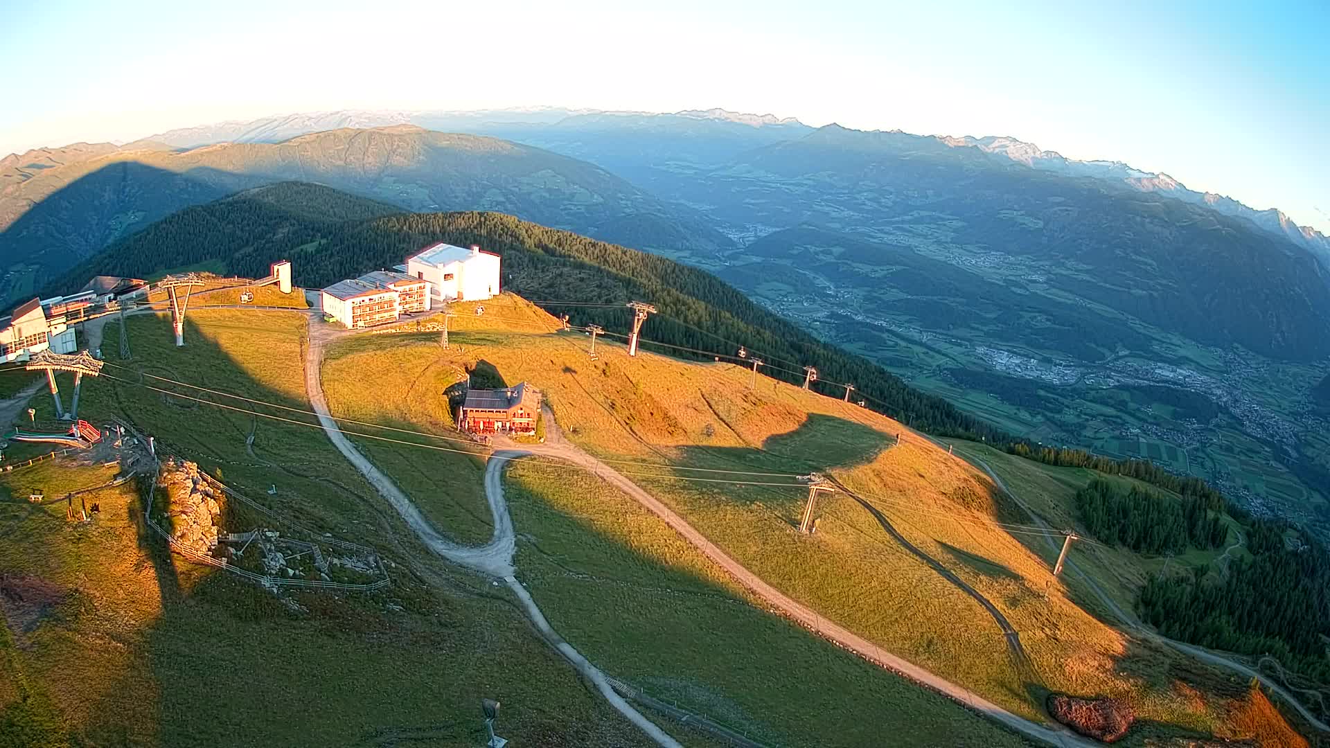 Cima estación de esquí Kronplatz | vista hacia Brunico