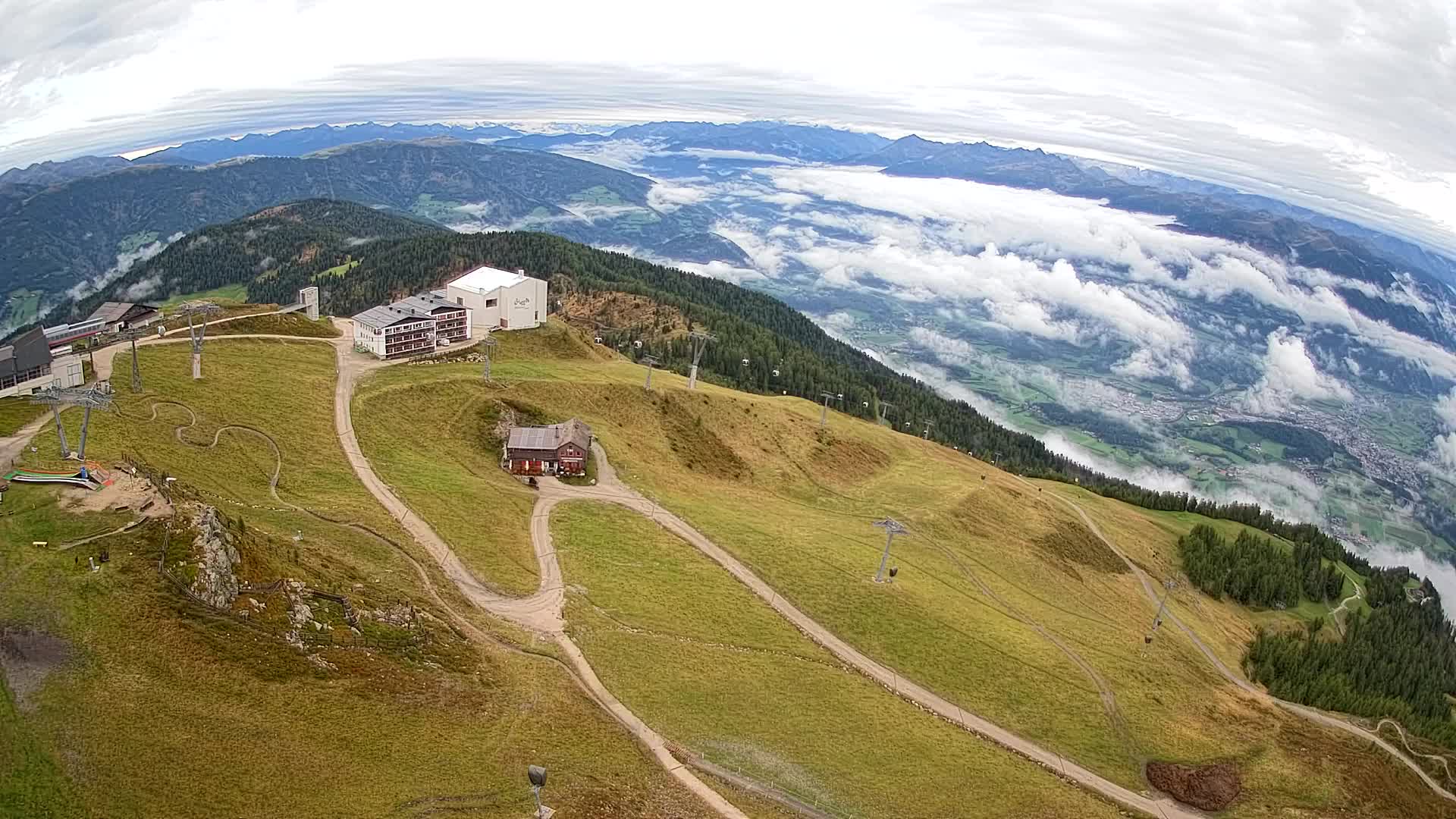 Cima estación de esquí Kronplatz | vista hacia Brunico