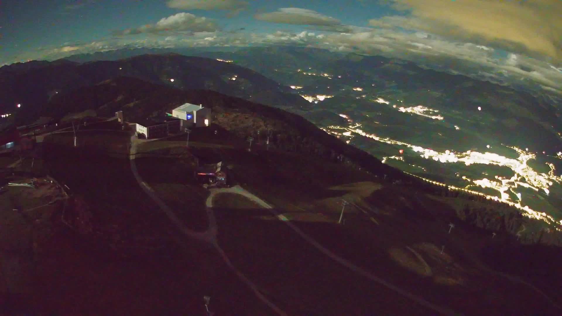 Cima estación de esquí Kronplatz | vista hacia Brunico