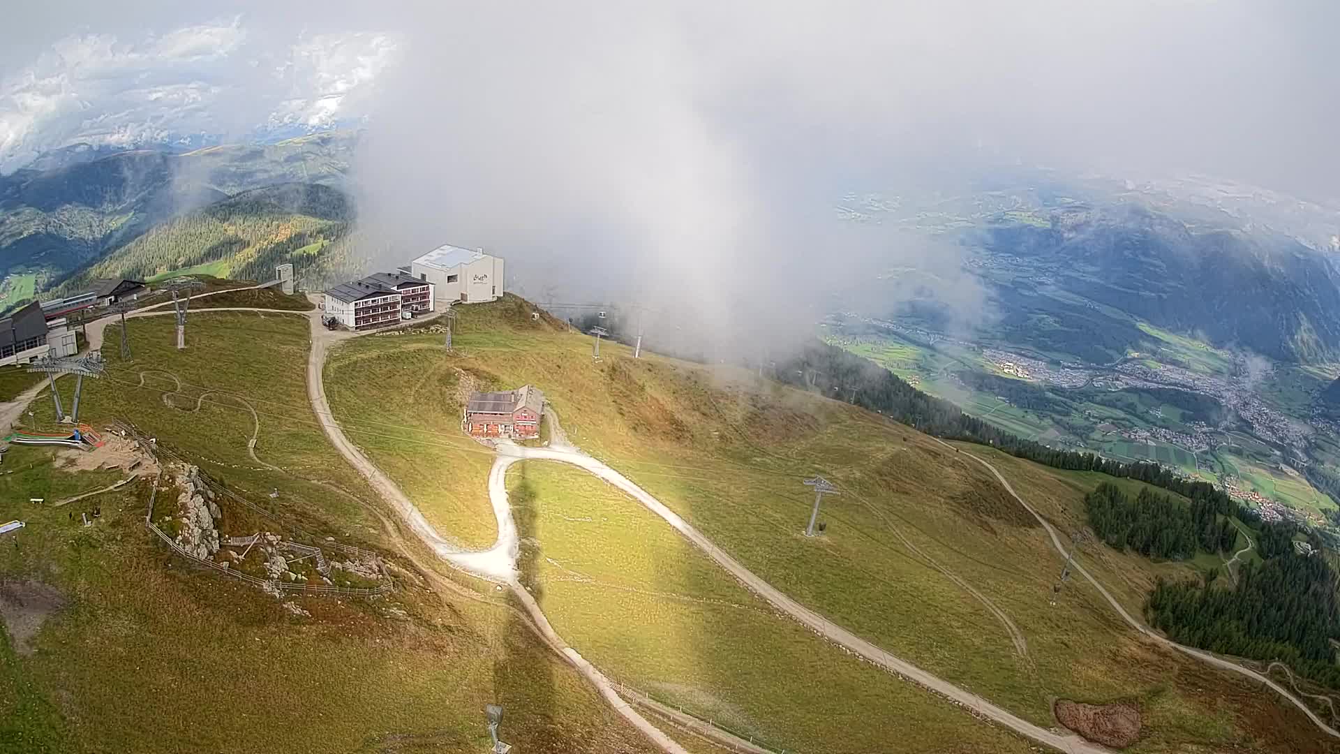 Cima estación de esquí Kronplatz | vista hacia Brunico