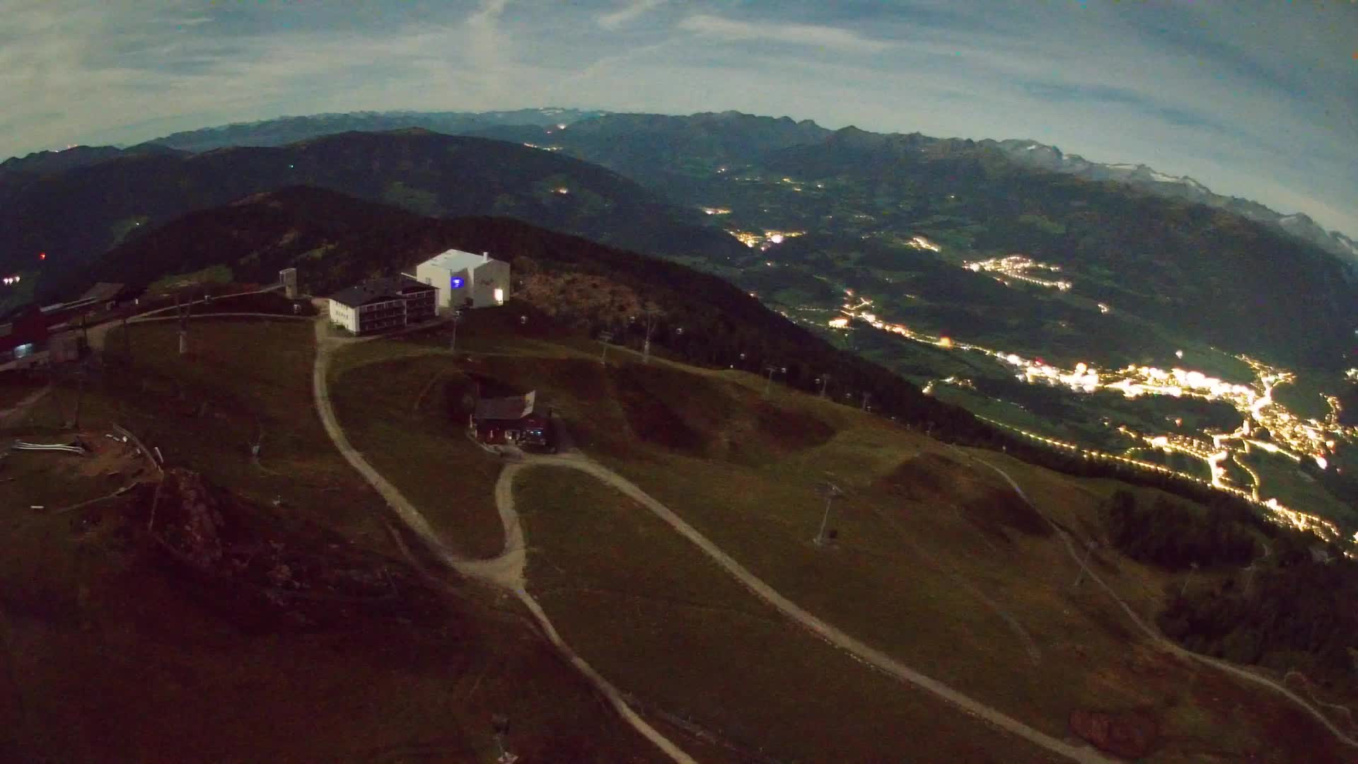Cima estación de esquí Kronplatz | vista hacia Brunico