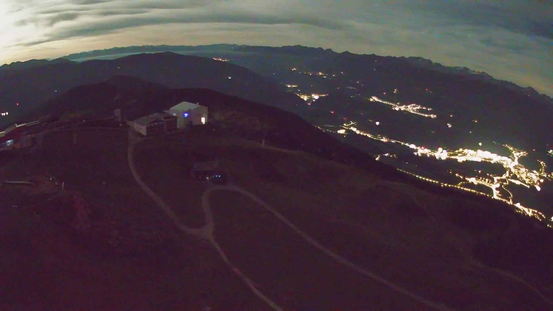 Cima estación de esquí Kronplatz | vista hacia Brunico