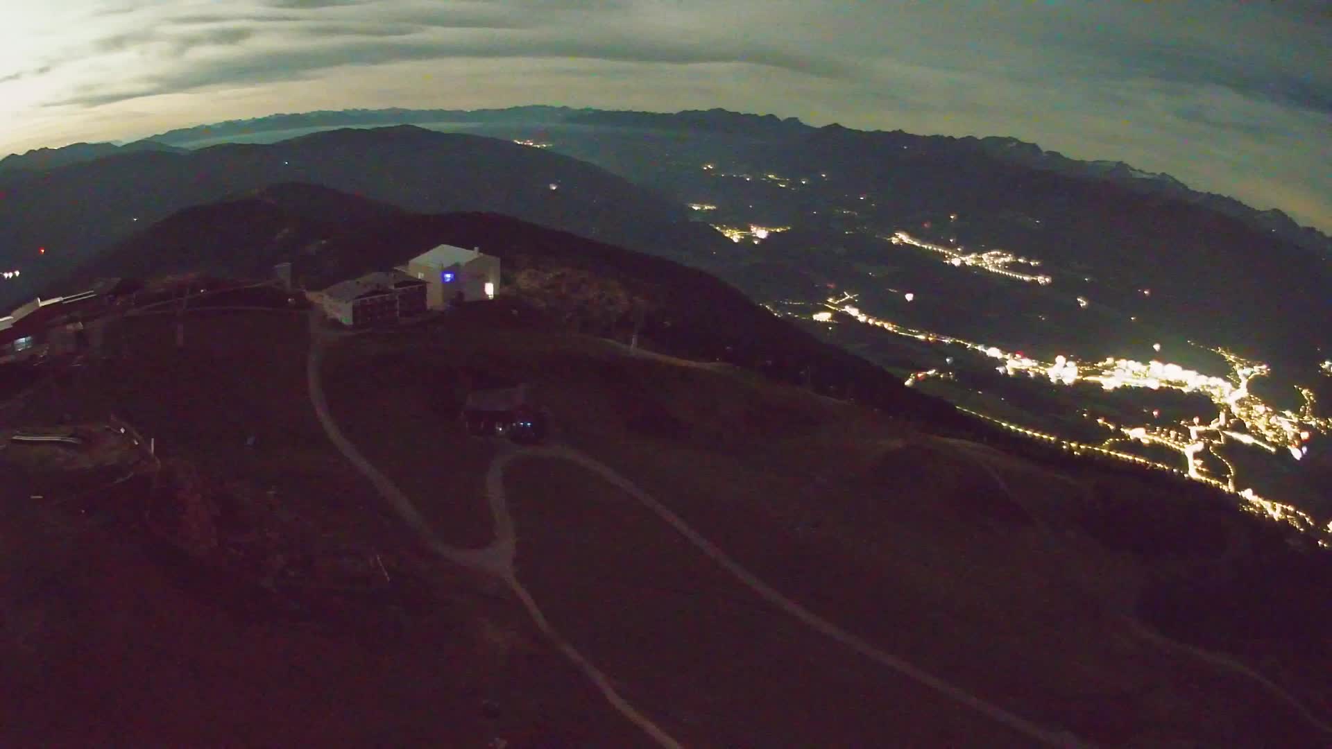 Cima estación de esquí Kronplatz | vista hacia Brunico