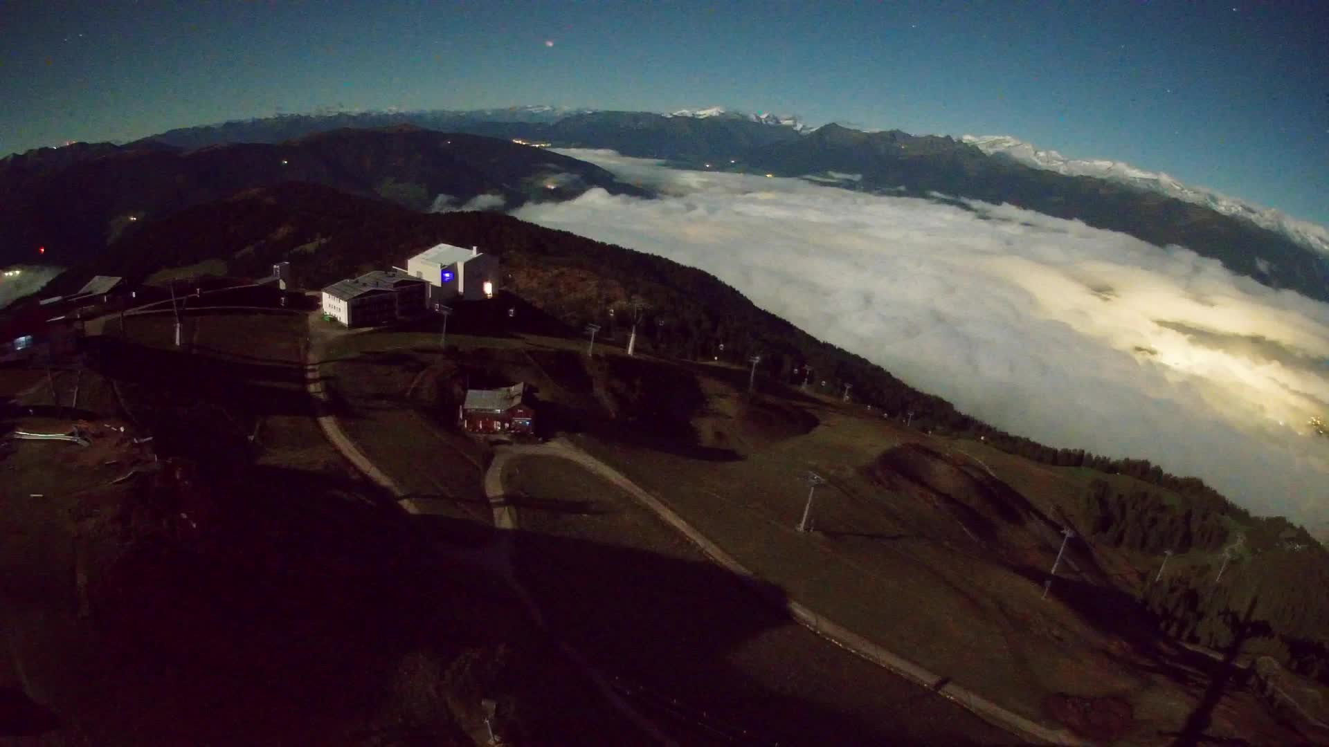 Cima estación de esquí Kronplatz | vista hacia Brunico