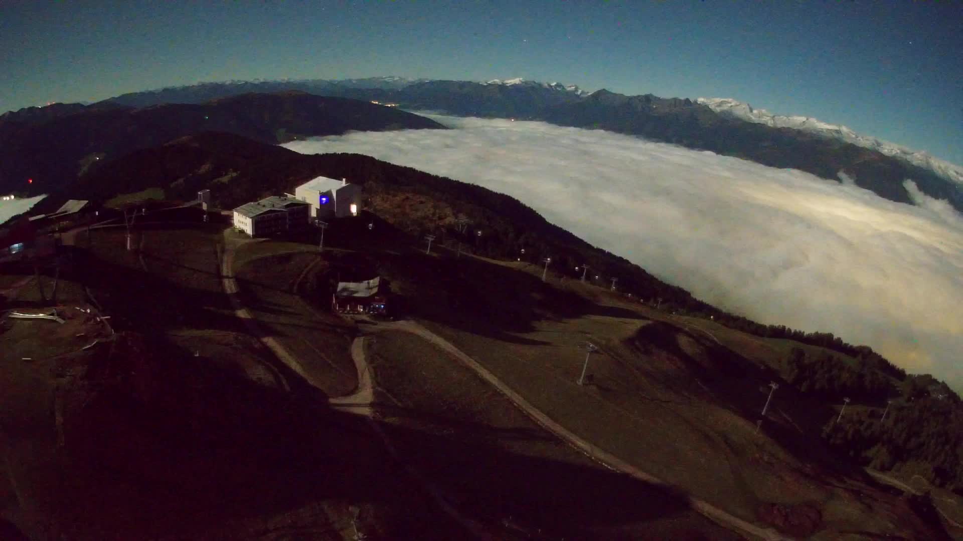 Cima estación de esquí Kronplatz | vista hacia Brunico