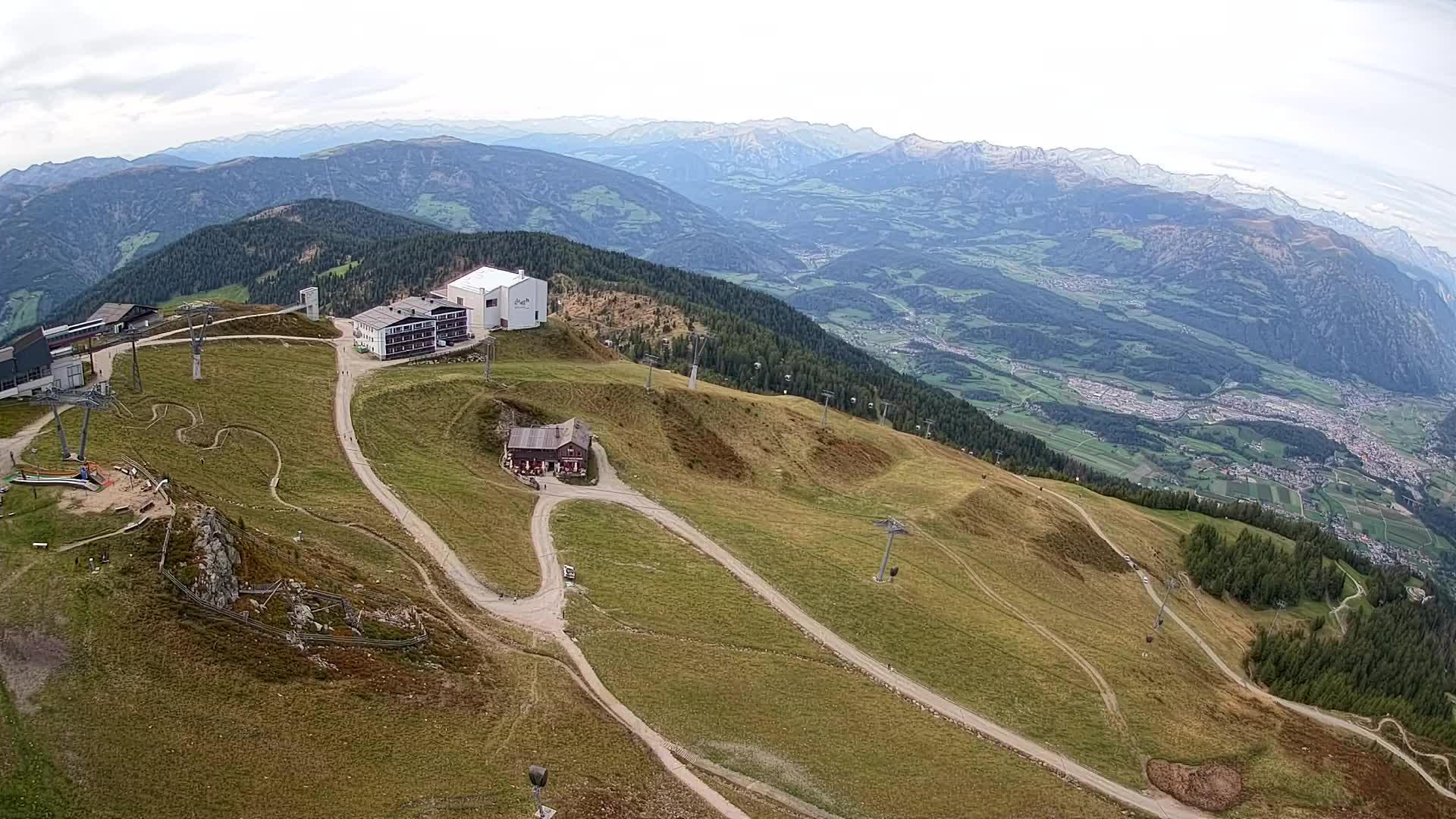 Cima estación de esquí Kronplatz | vista hacia Brunico