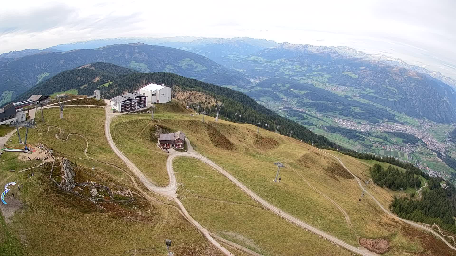 Cima estación de esquí Kronplatz | vista hacia Brunico