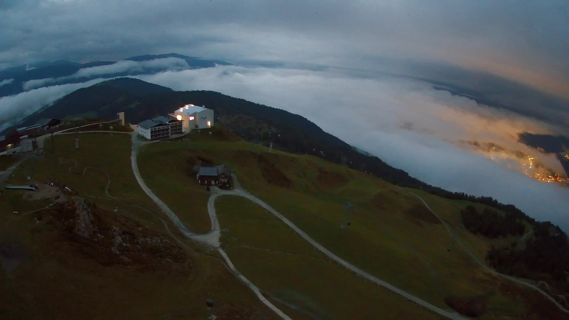 Cima estación de esquí Kronplatz | vista hacia Brunico