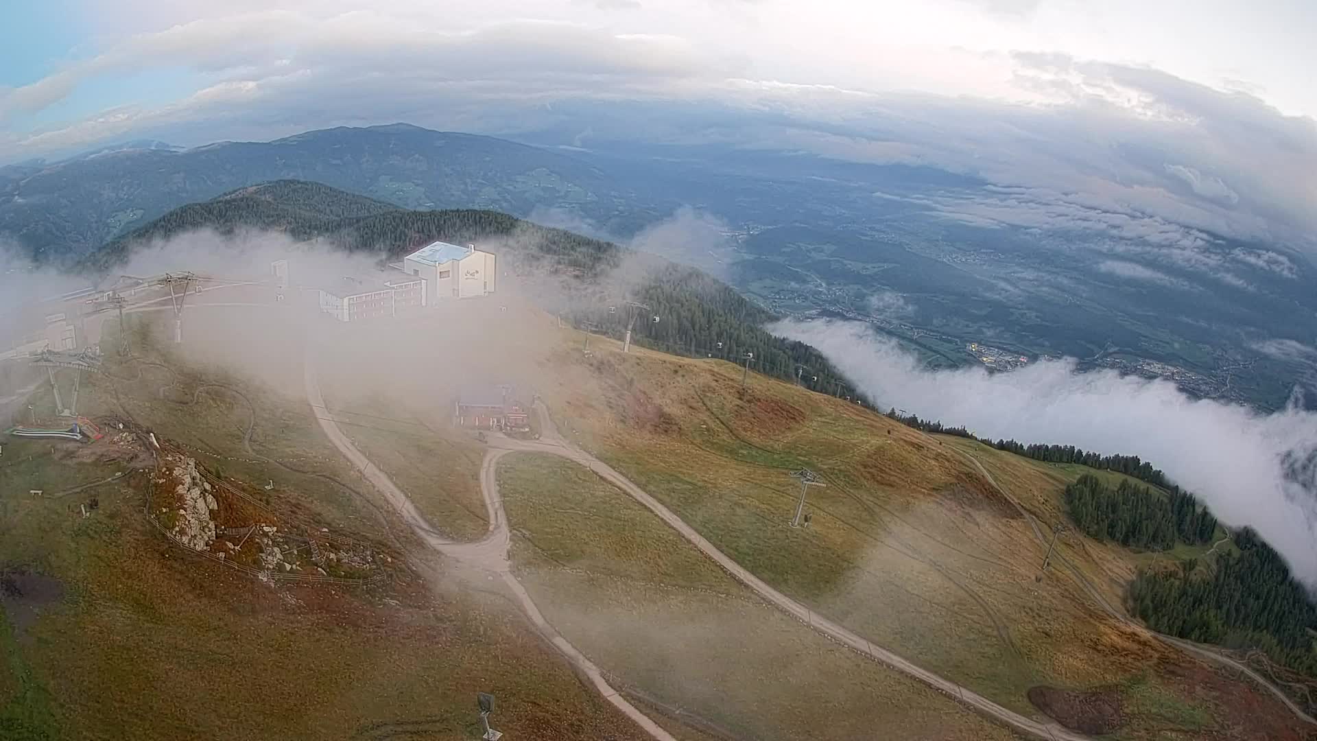 Cima estación de esquí Kronplatz | vista hacia Brunico