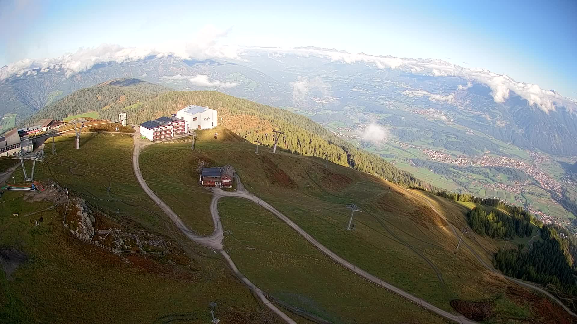 Cima estación de esquí Kronplatz | vista hacia Brunico