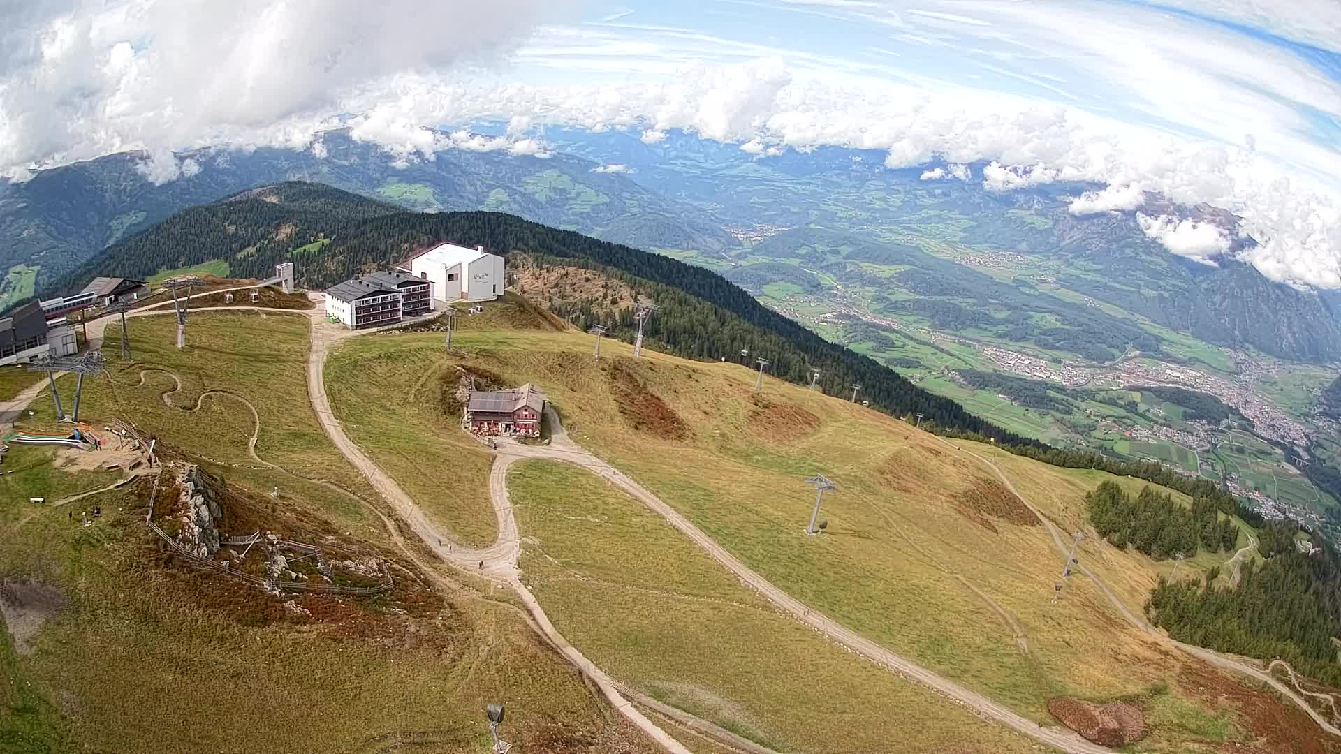 Cima estación de esquí Kronplatz | vista hacia Brunico