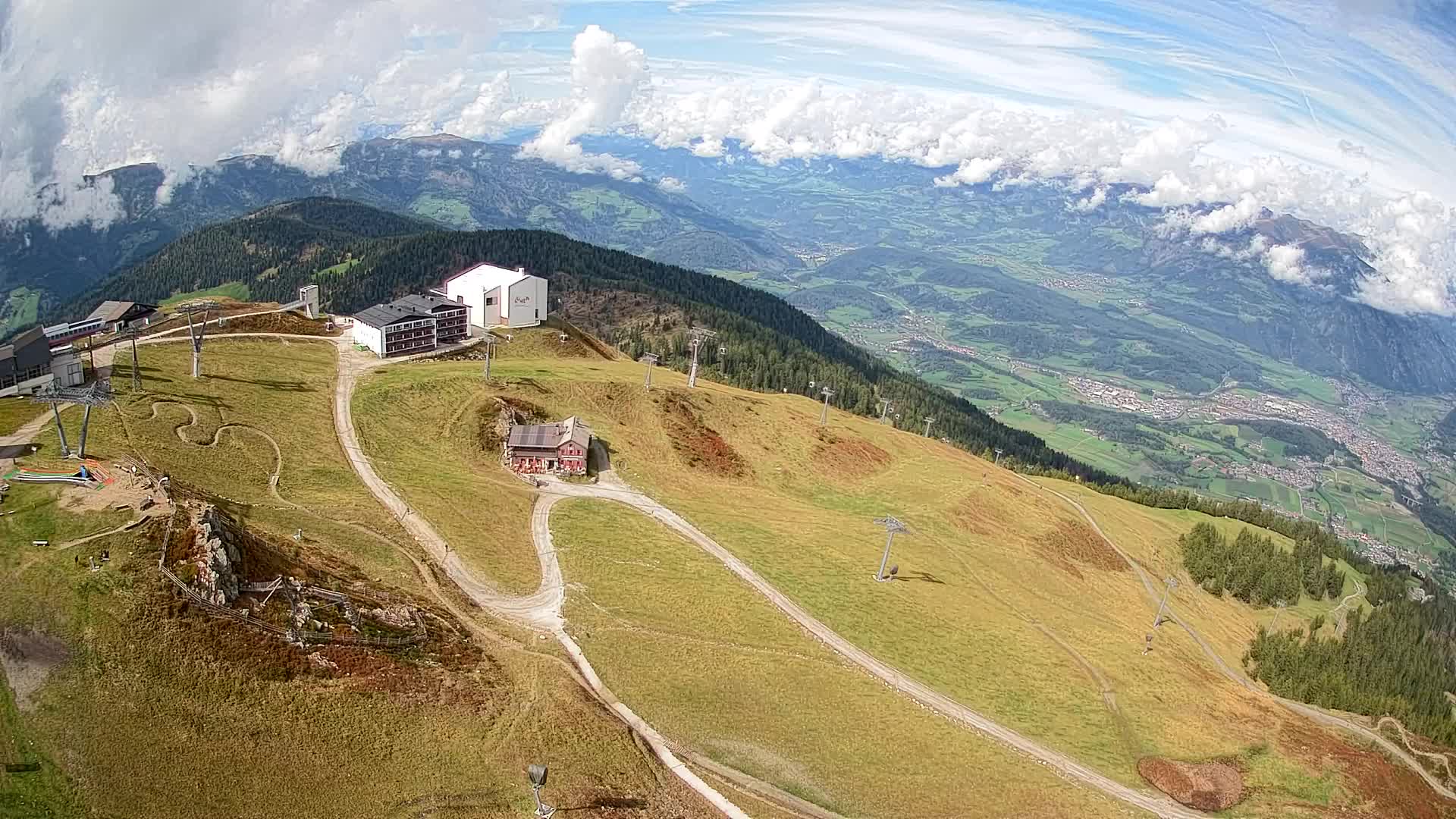 Cima estación de esquí Kronplatz | vista hacia Brunico