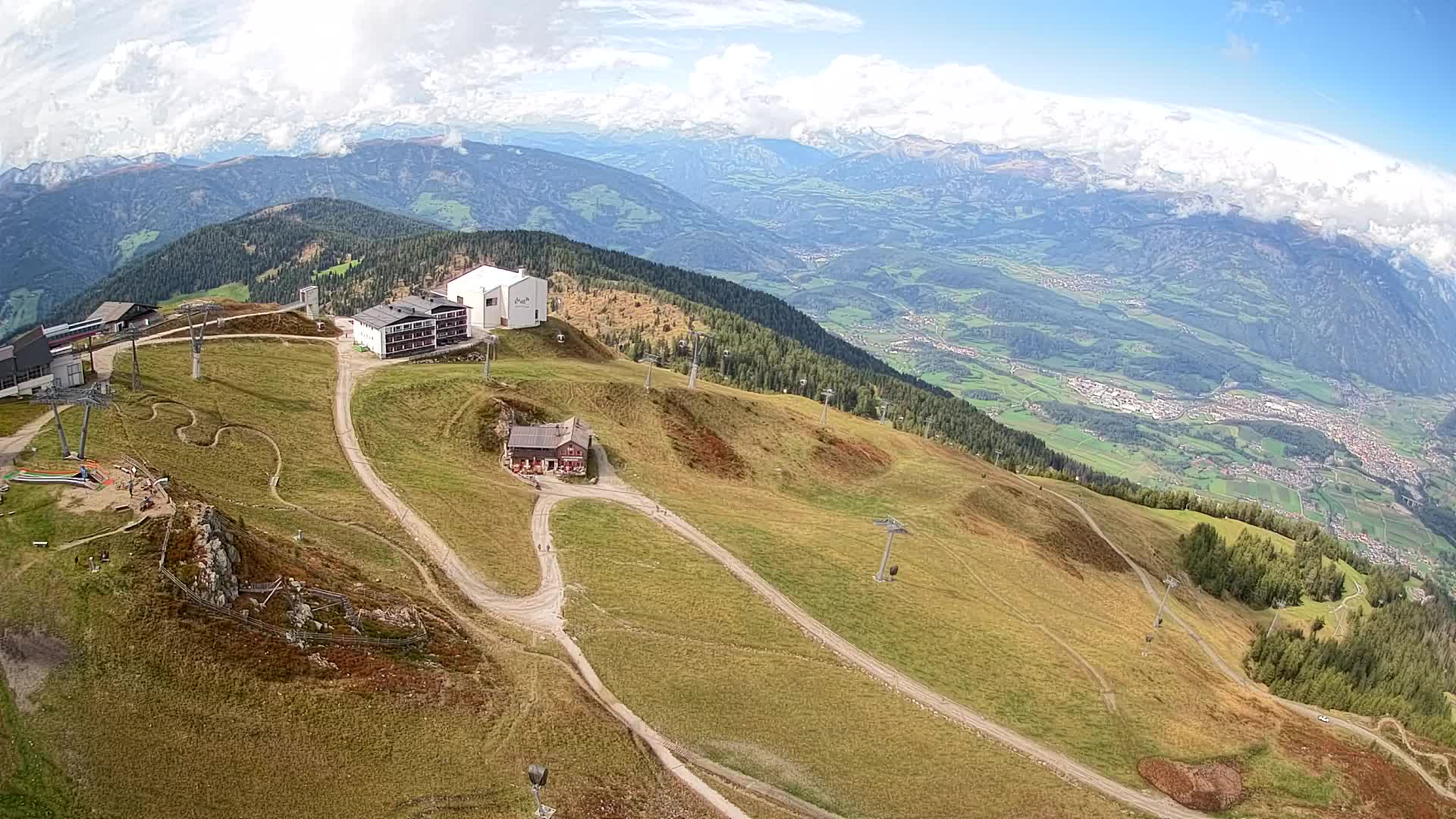 Cima estación de esquí Kronplatz | vista hacia Brunico