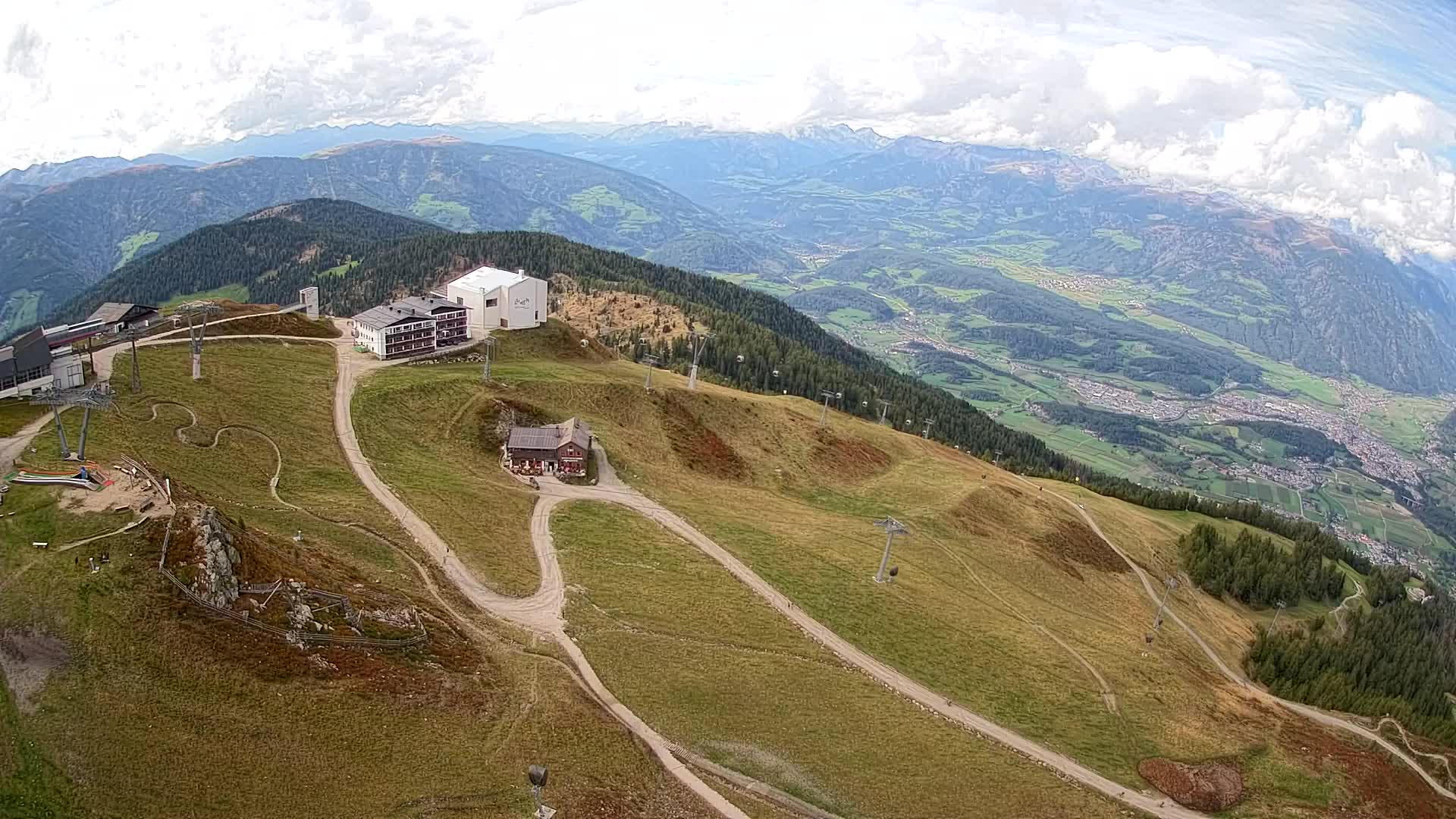 Cima estación de esquí Kronplatz | vista hacia Brunico