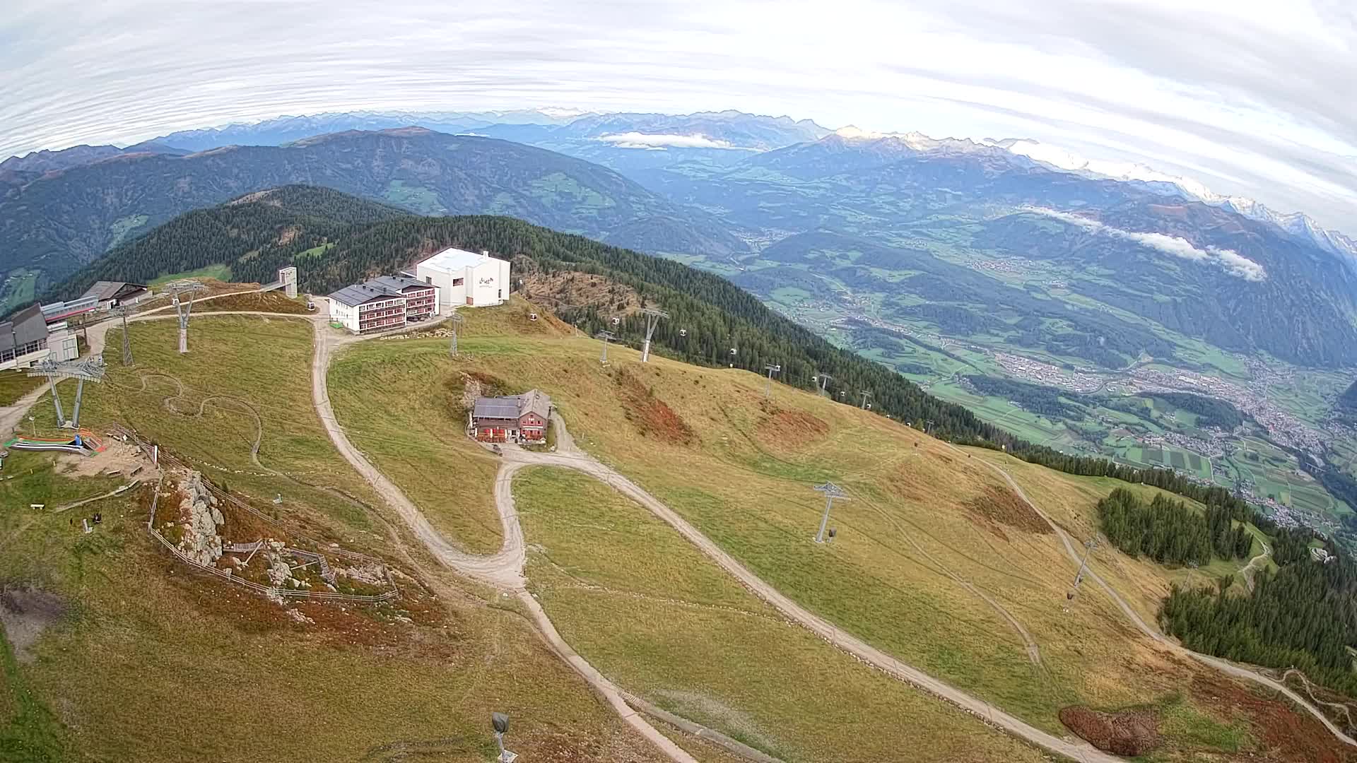 Cima estación de esquí Kronplatz | vista hacia Brunico