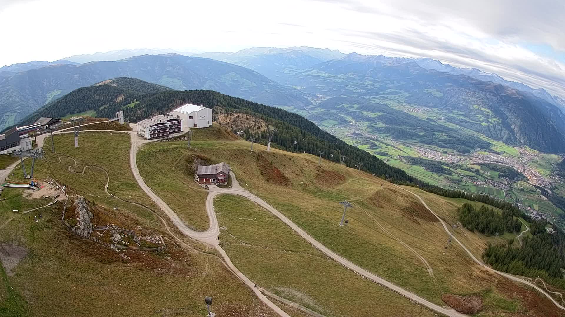 Cima estación de esquí Kronplatz | vista hacia Brunico