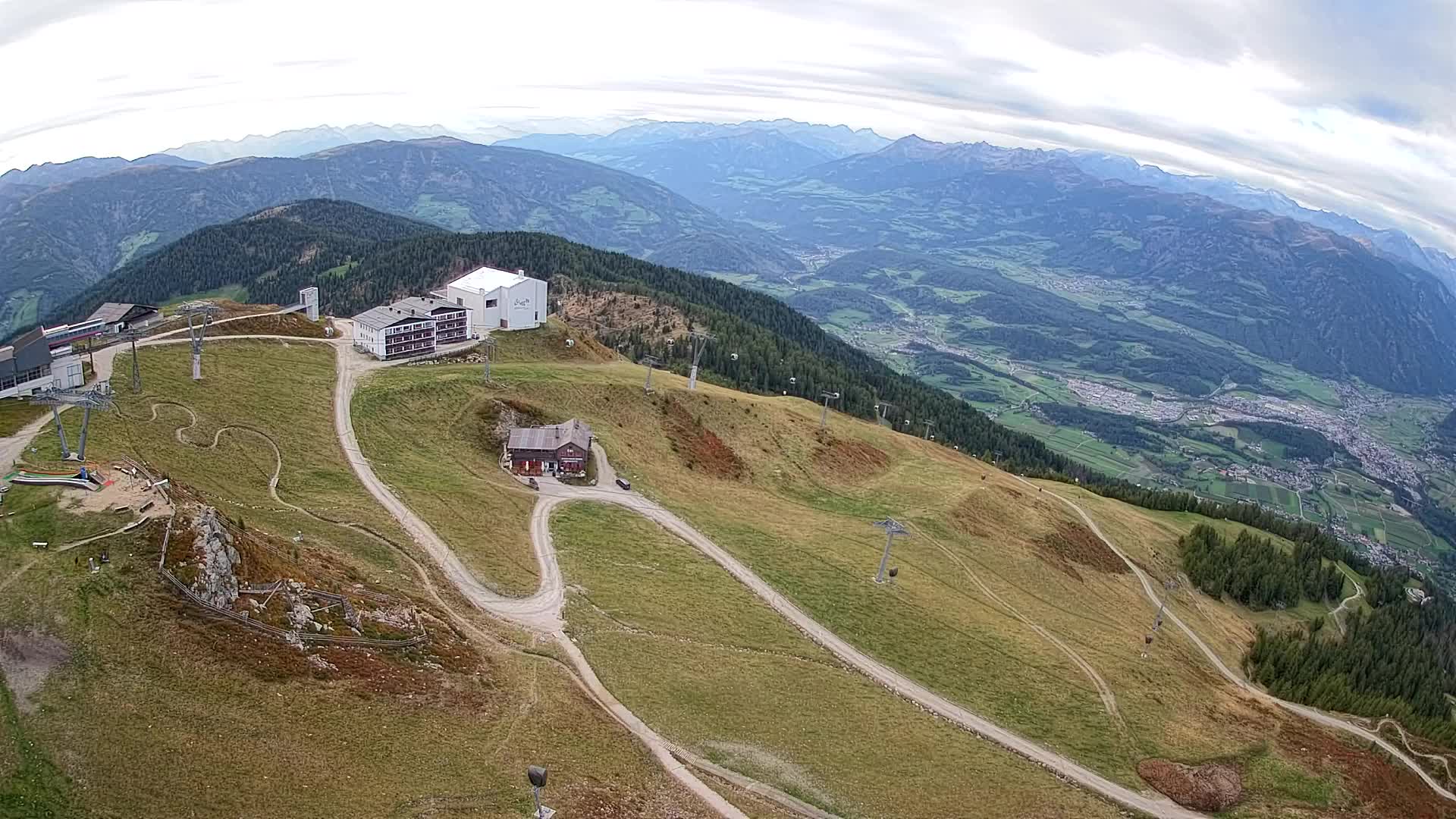 Cima estación de esquí Kronplatz | vista hacia Brunico