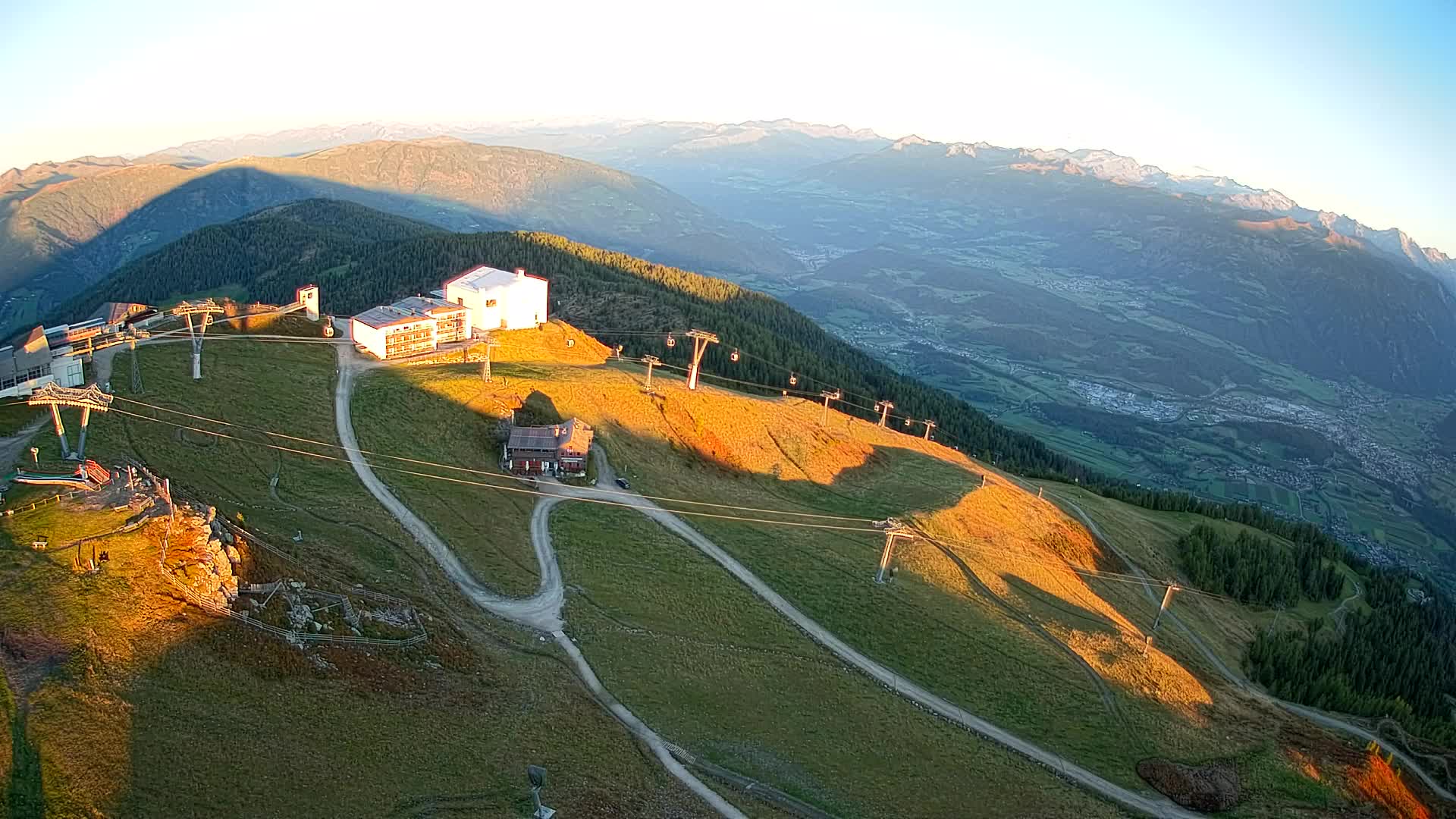 Cima estación de esquí Kronplatz | vista hacia Brunico