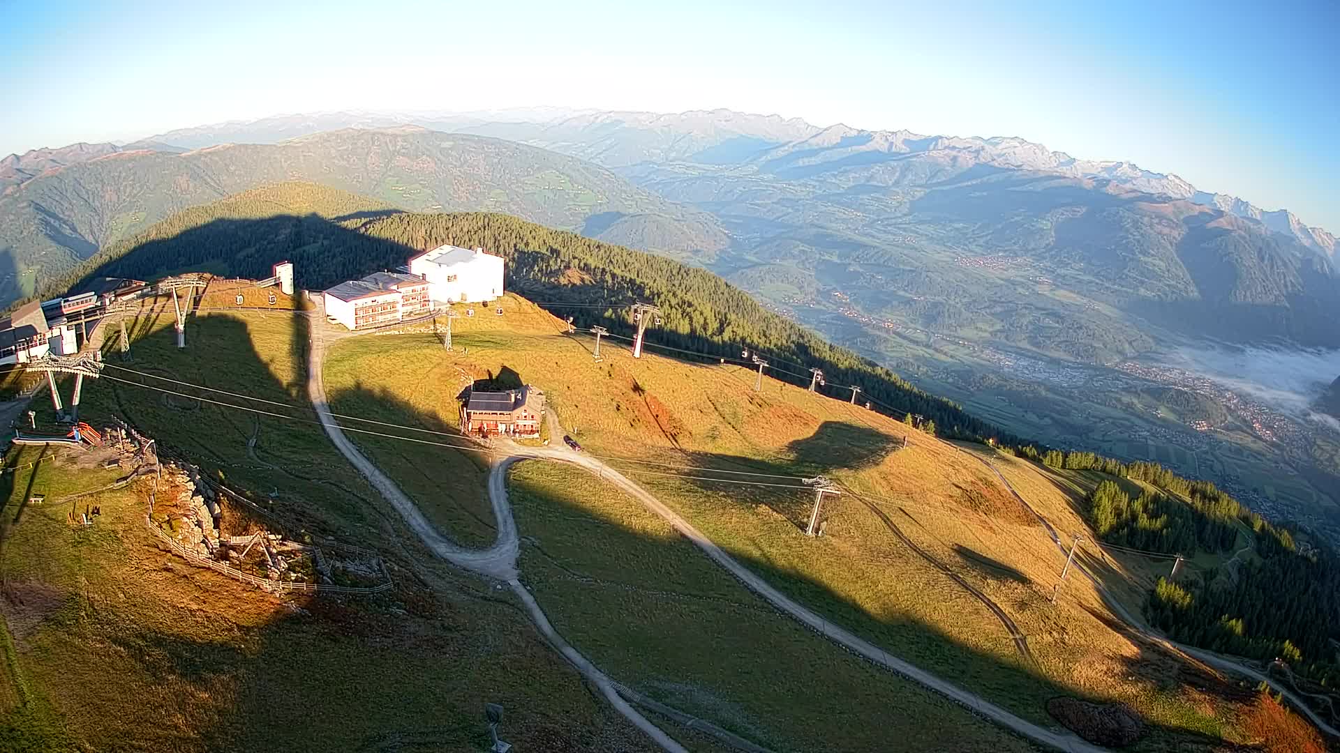 Cima estación de esquí Kronplatz | vista hacia Brunico