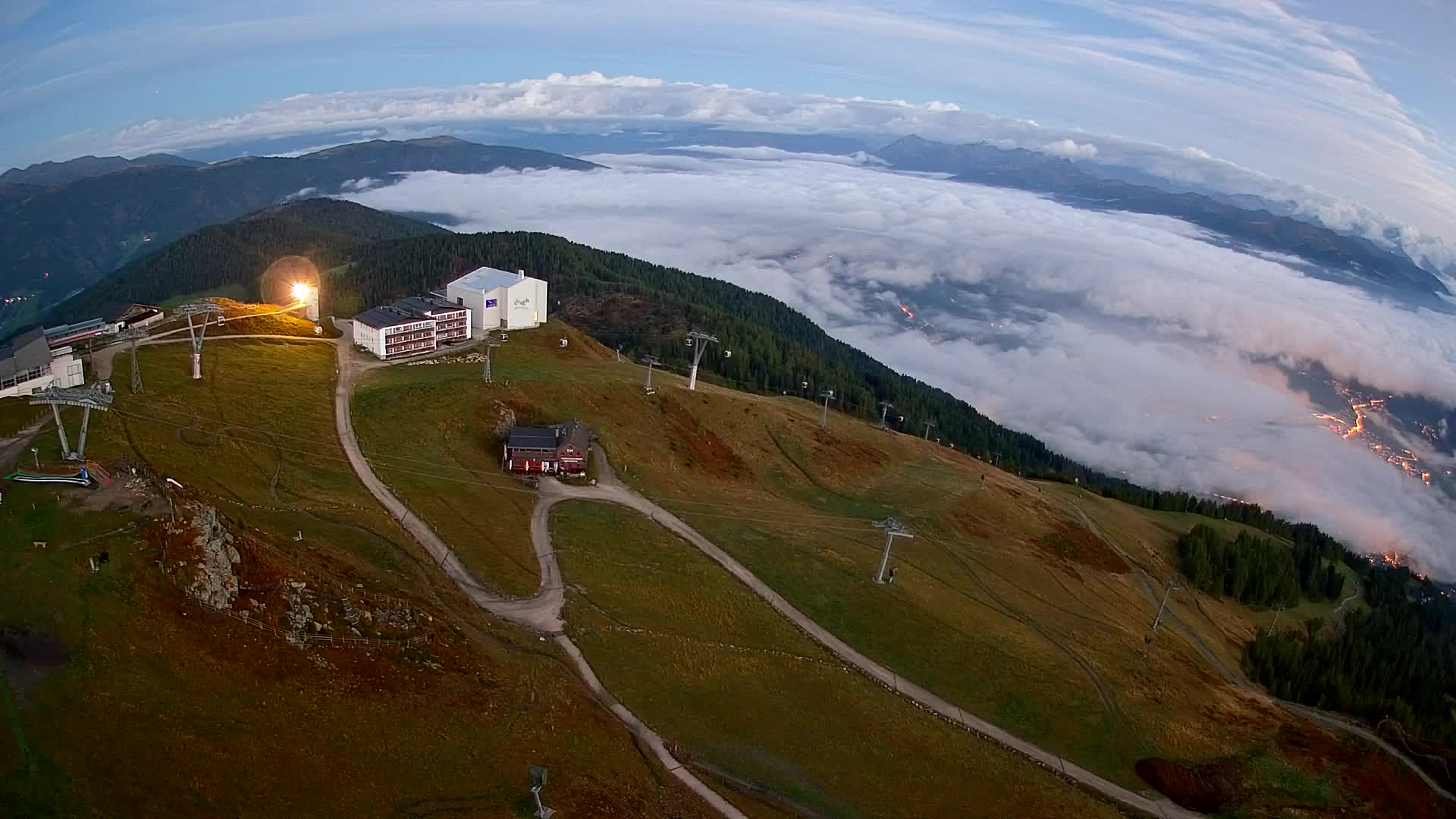 Cima estación de esquí Kronplatz | vista hacia Brunico