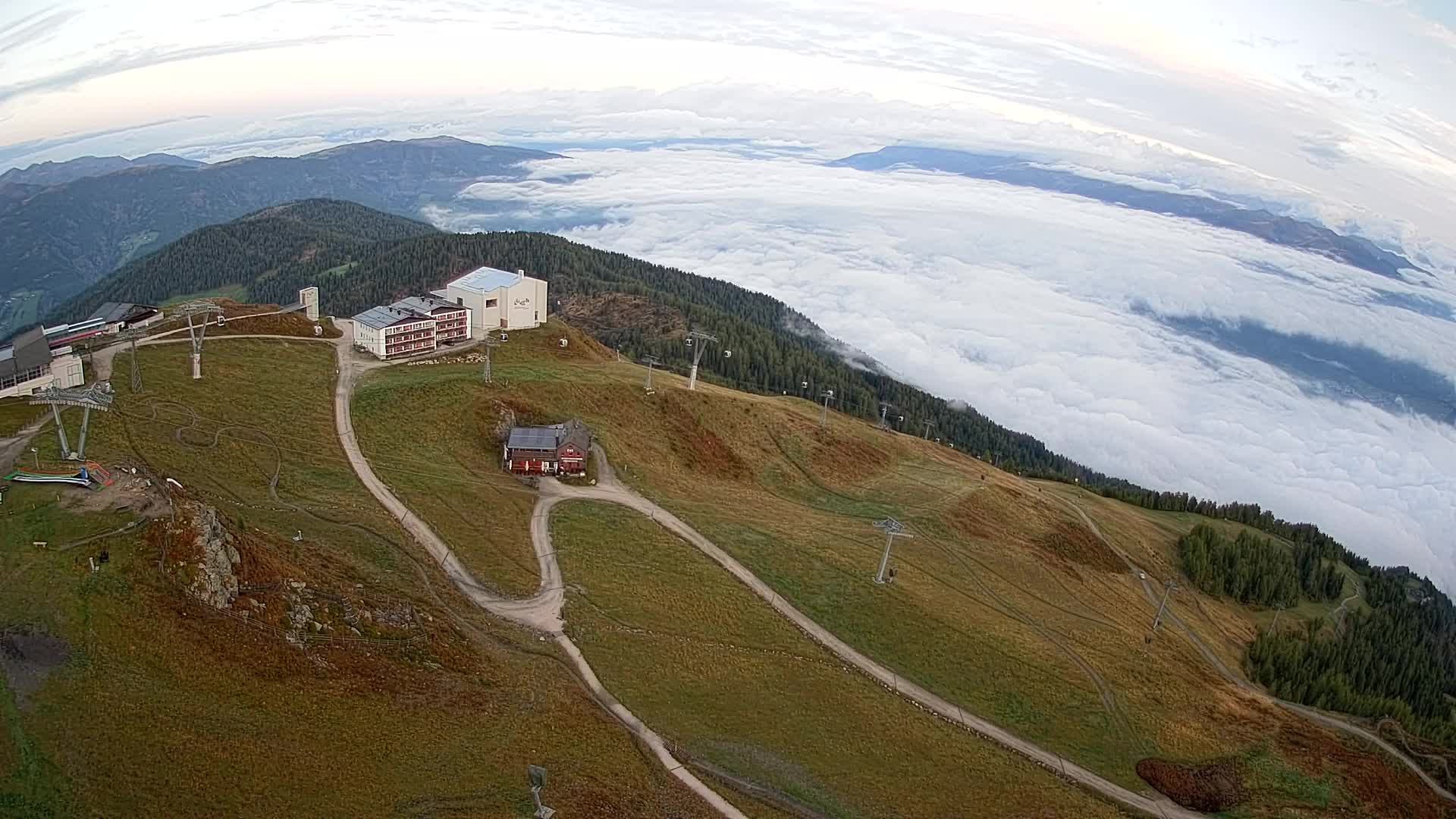 Cima estación de esquí Kronplatz | vista hacia Brunico