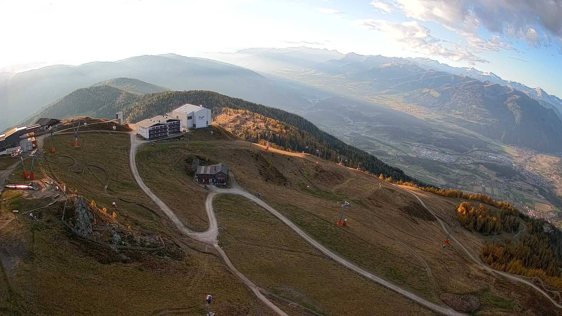 Cima estación de esquí Kronplatz | vista hacia Brunico