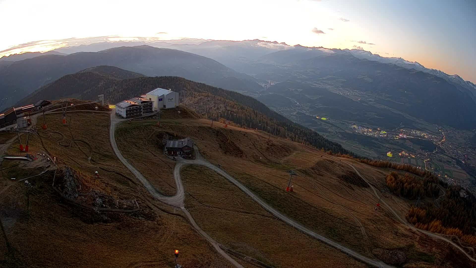 Cima estación de esquí Kronplatz | vista hacia Brunico