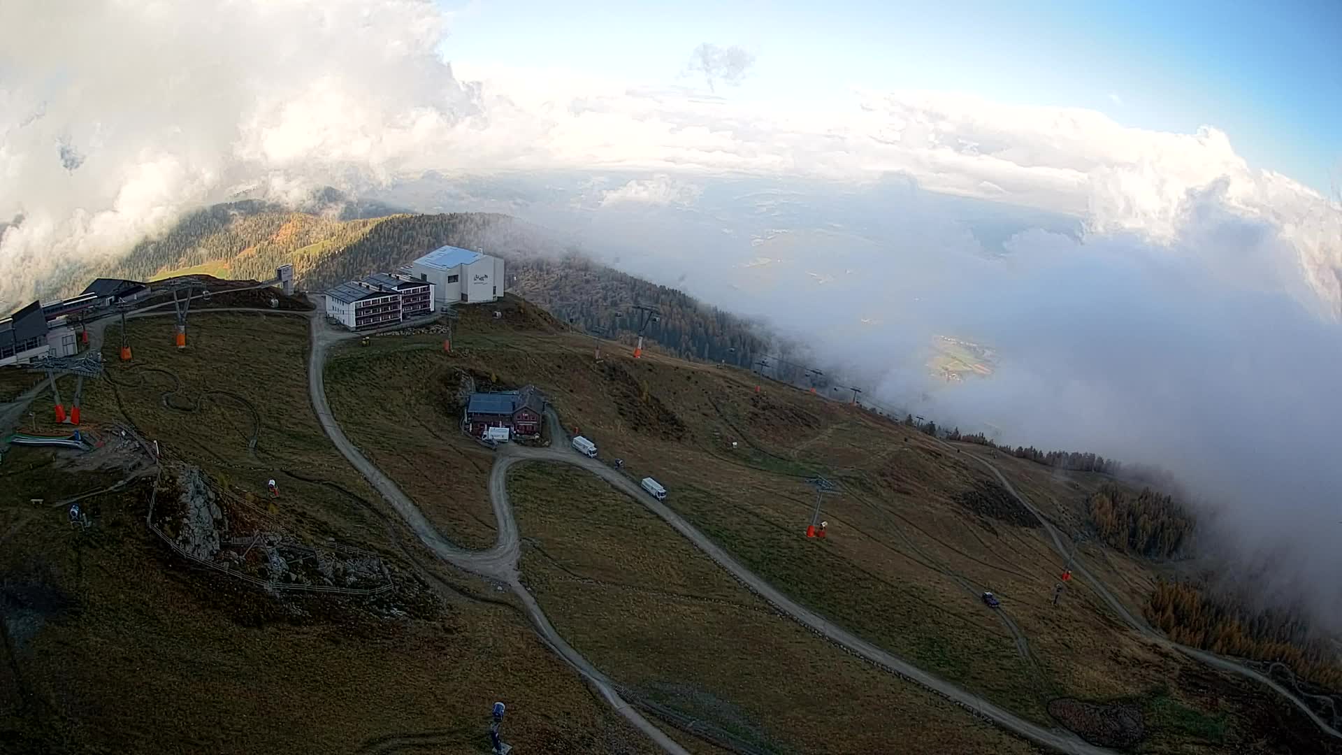 Cima estación de esquí Kronplatz | vista hacia Brunico
