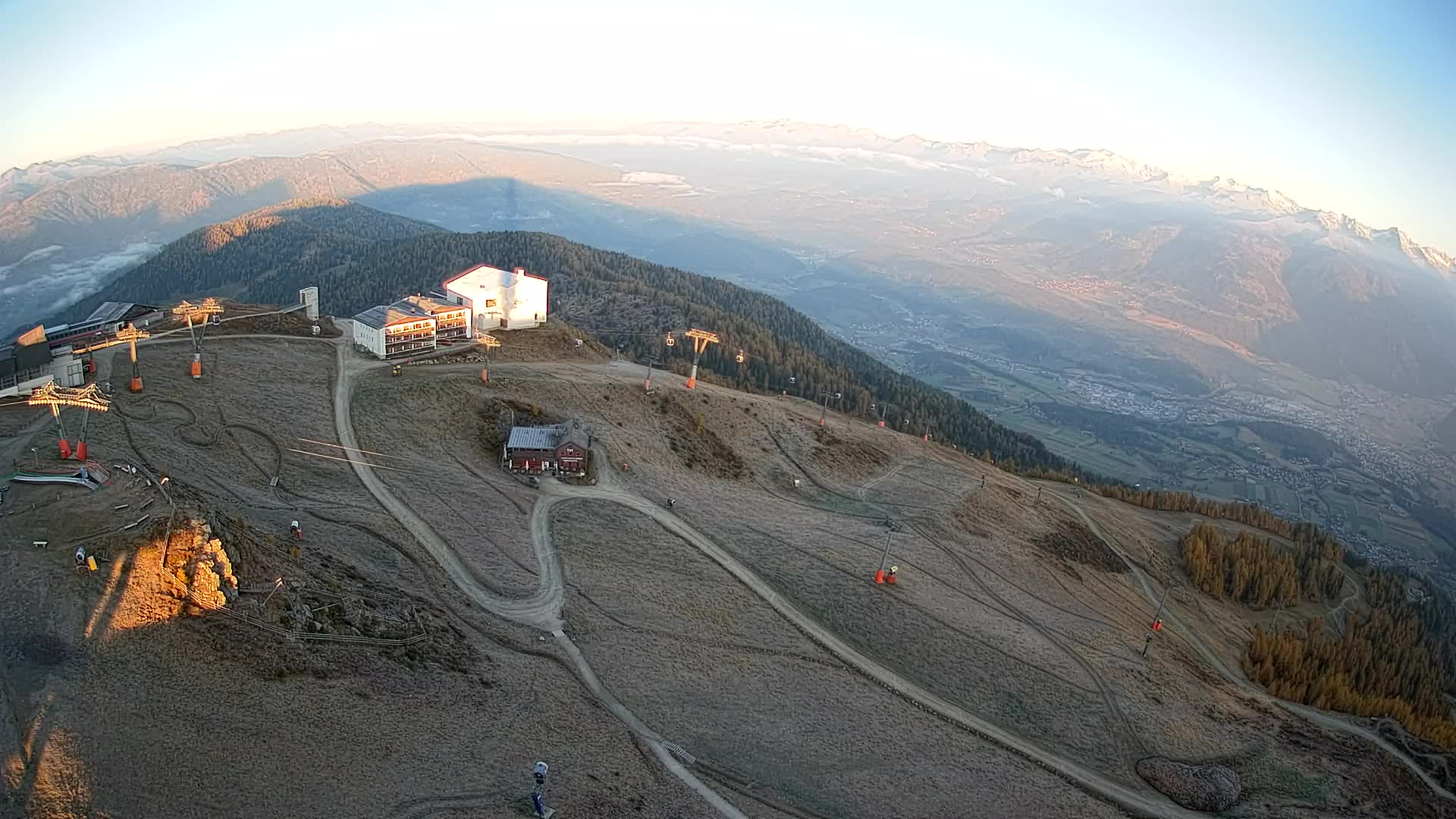 Cima estación de esquí Kronplatz | vista hacia Brunico