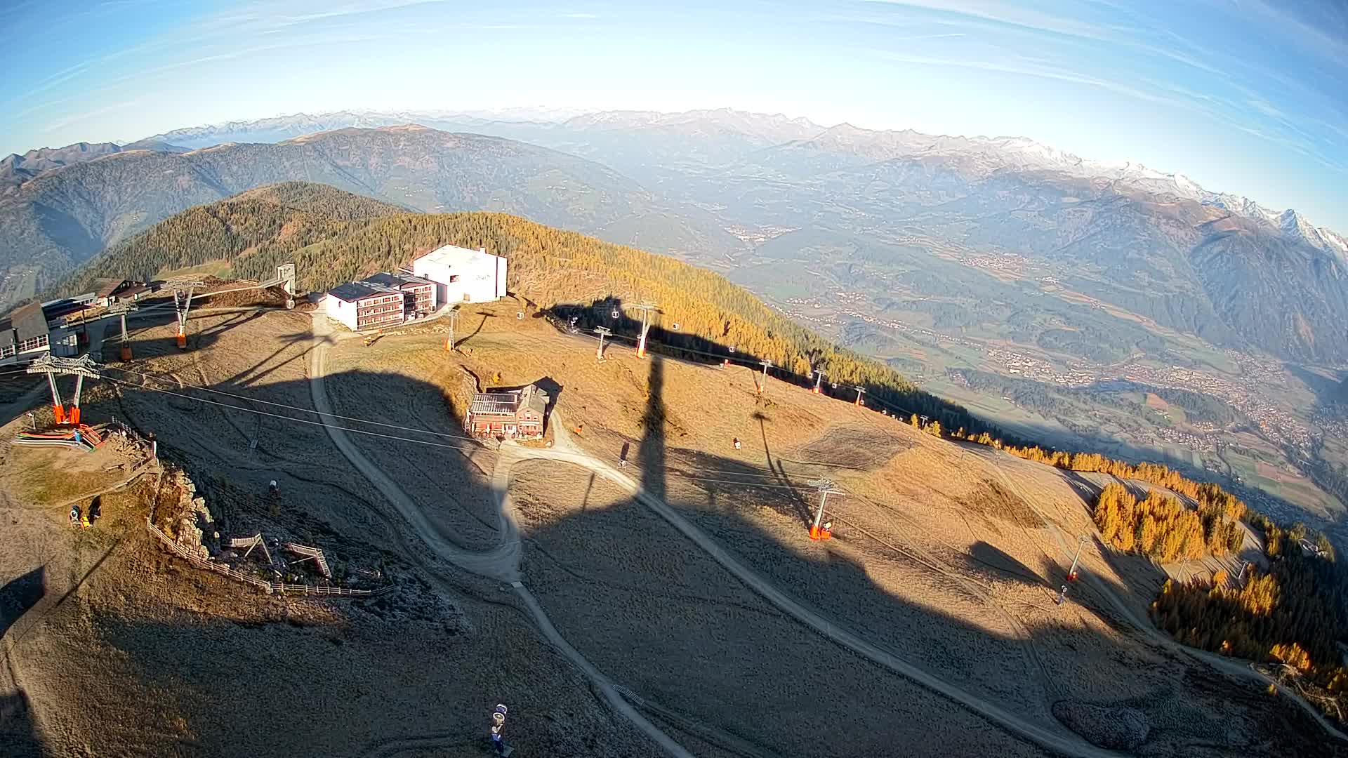 Cima estación de esquí Kronplatz | vista hacia Brunico