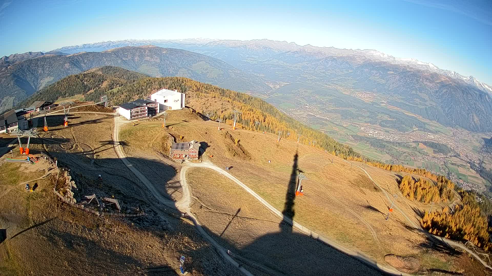 Cima estación de esquí Kronplatz | vista hacia Brunico