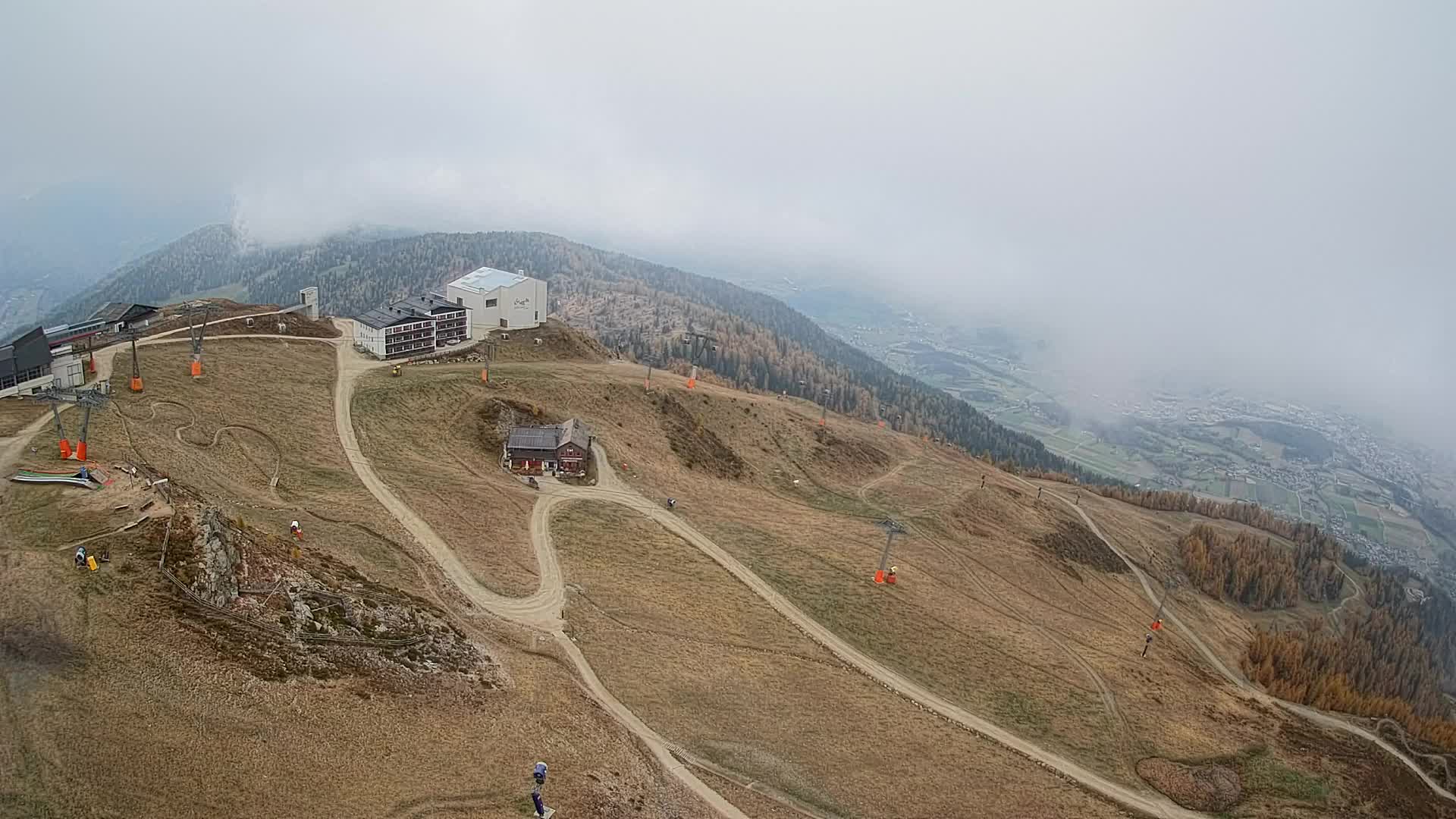 Cima estación de esquí Kronplatz | vista hacia Brunico