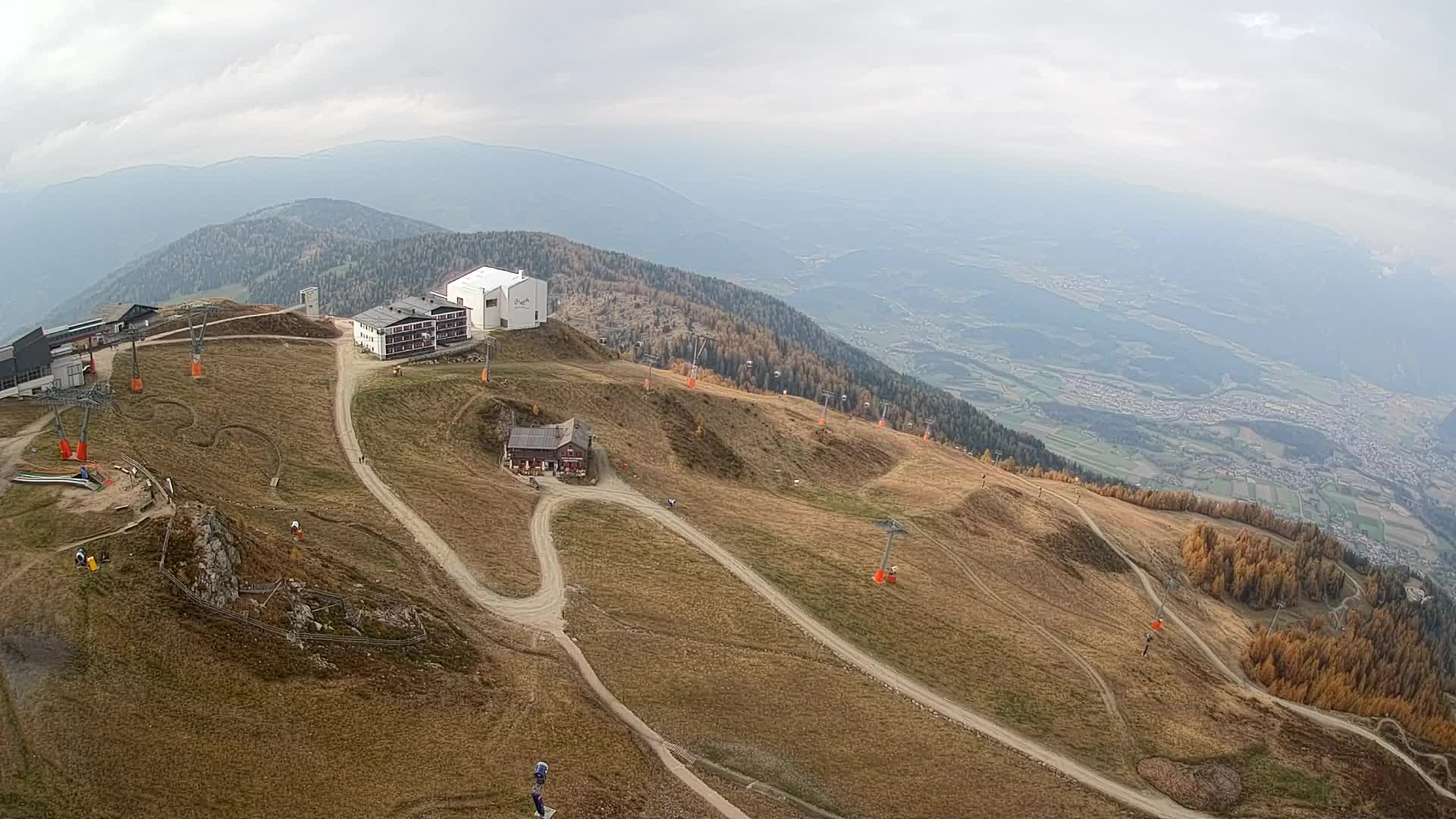 Cima estación de esquí Kronplatz | vista hacia Brunico