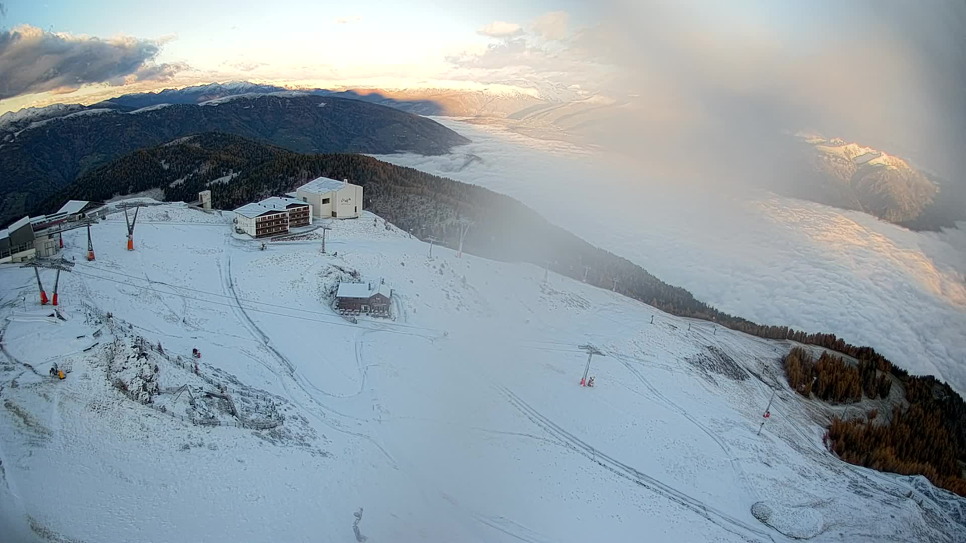 Cima estación de esquí Kronplatz | vista hacia Brunico
