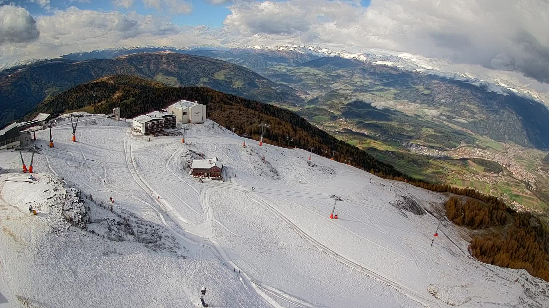 Cima estación de esquí Kronplatz | vista hacia Brunico
