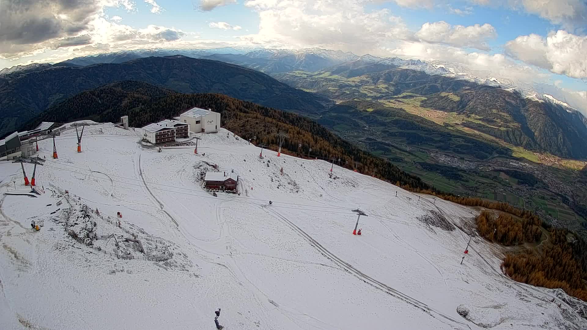 Cima estación de esquí Kronplatz | vista hacia Brunico