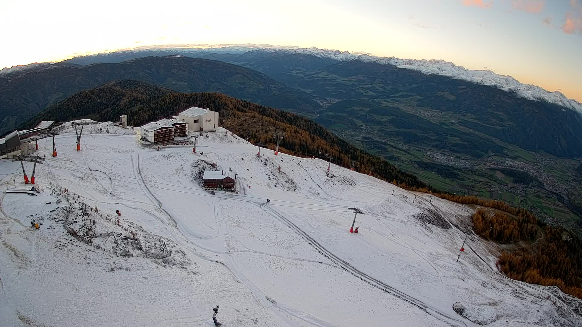 Cima estación de esquí Kronplatz | vista hacia Brunico