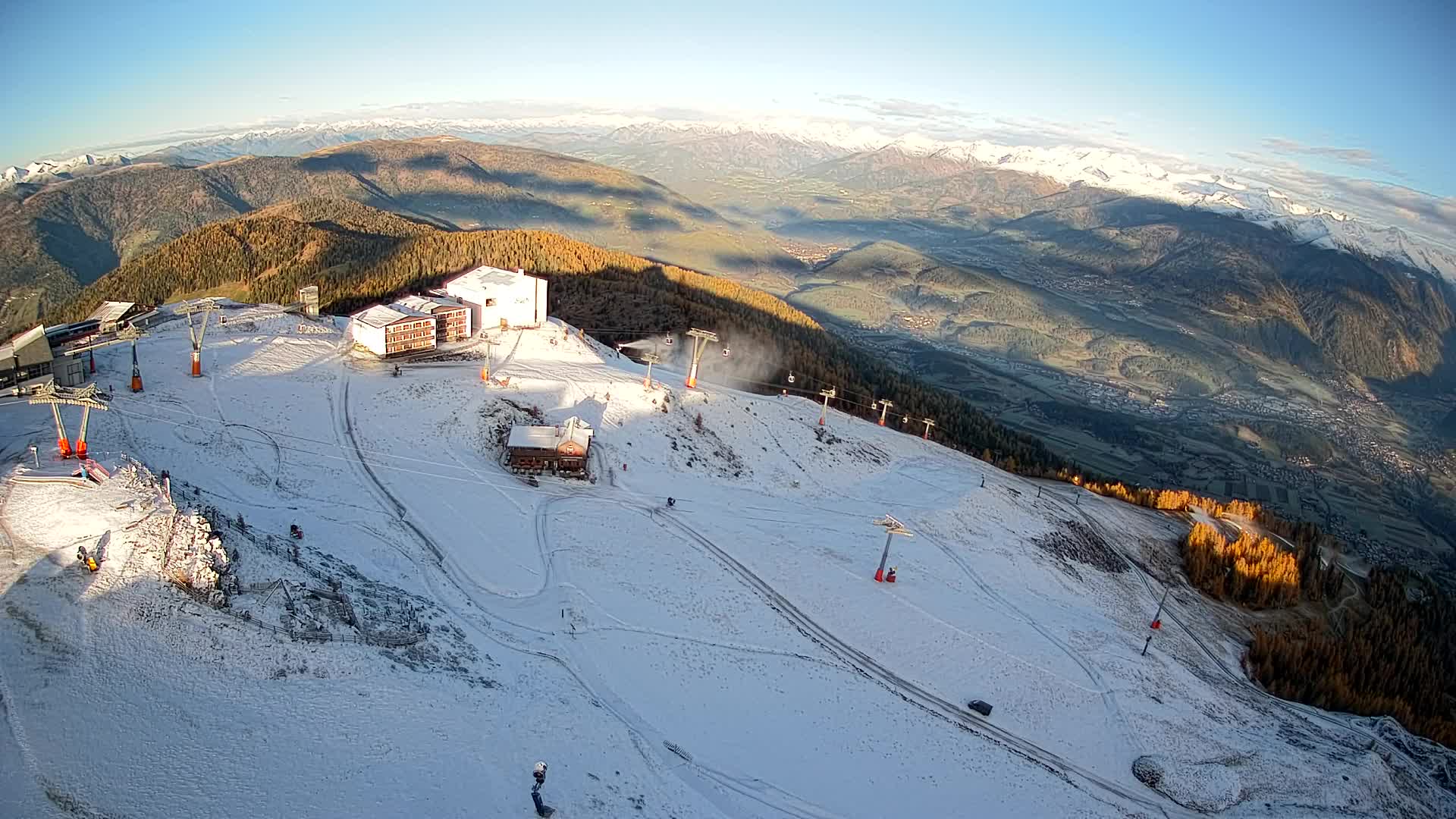 Cima estación de esquí Kronplatz | vista hacia Brunico