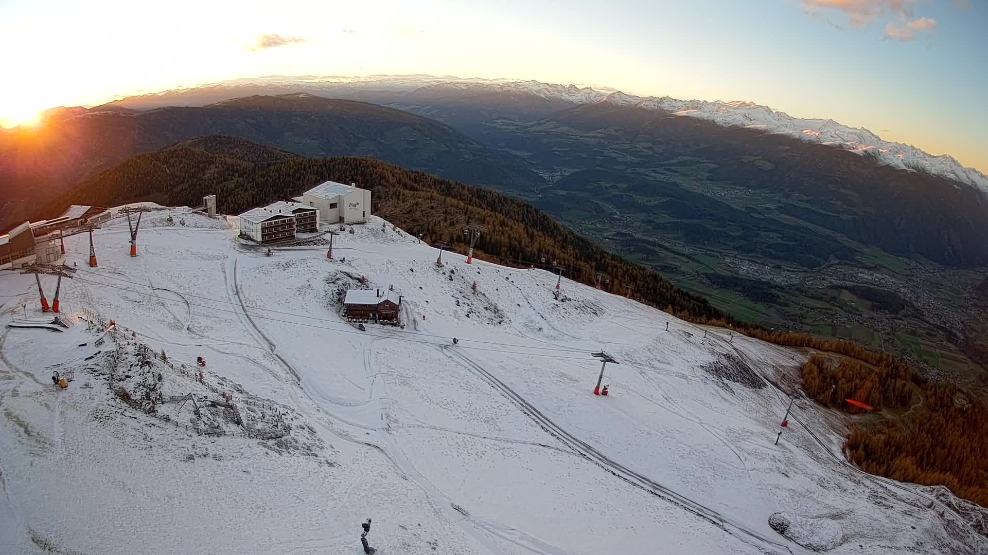 Cima estación de esquí Kronplatz | vista hacia Brunico
