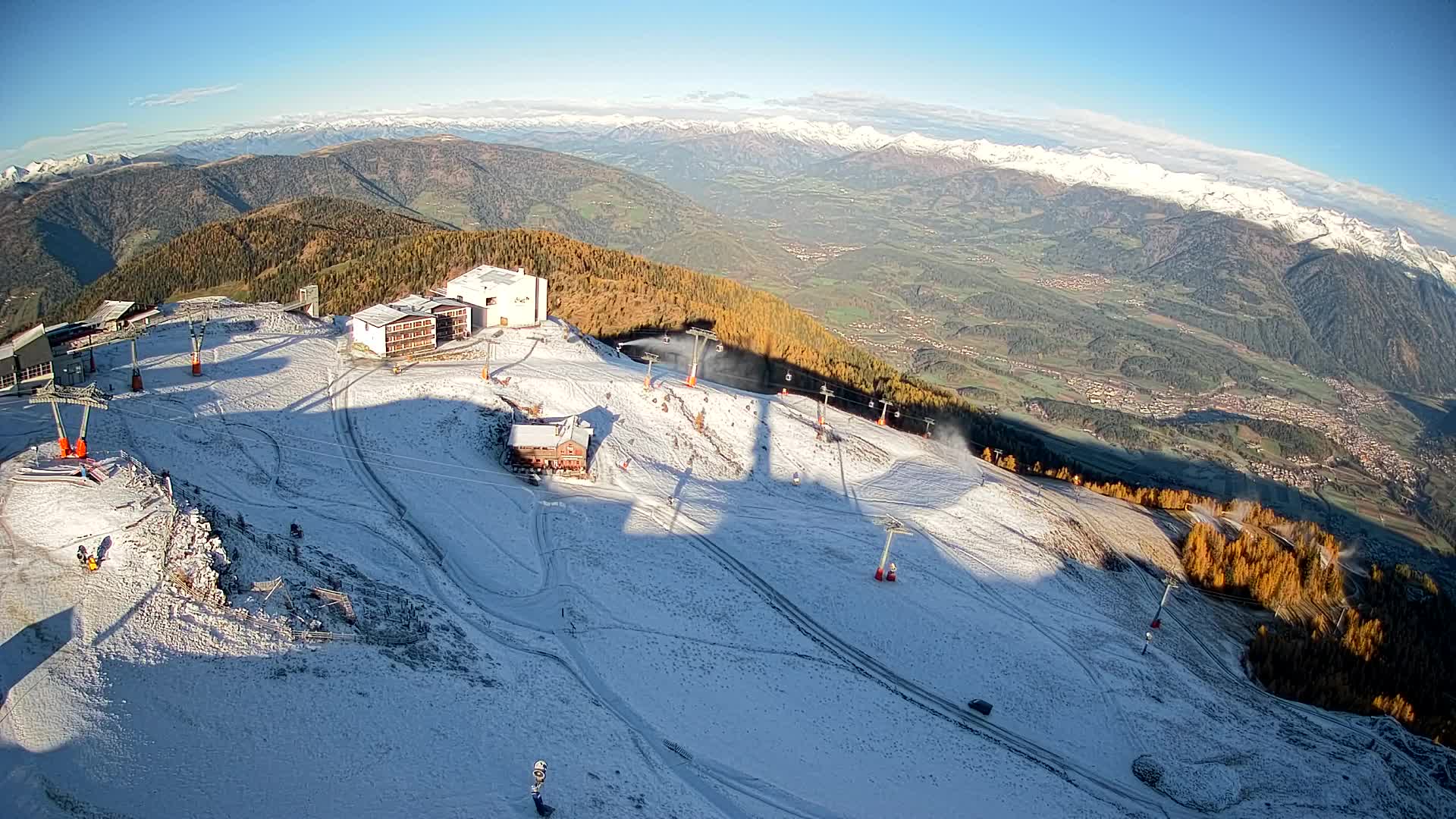Cima estación de esquí Kronplatz | vista hacia Brunico