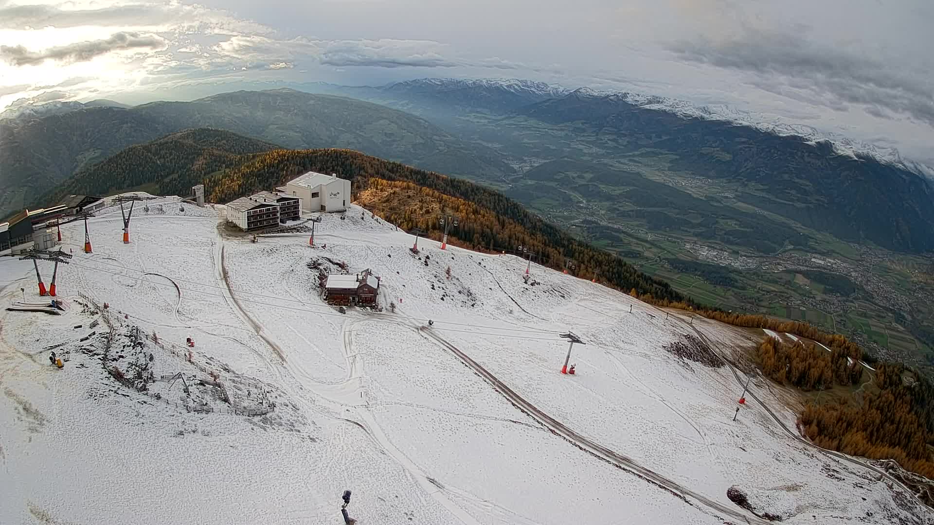 Cima estación de esquí Kronplatz | vista hacia Brunico