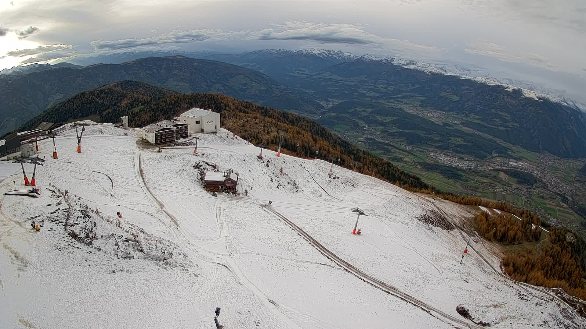 Cima estación de esquí Kronplatz | vista hacia Brunico