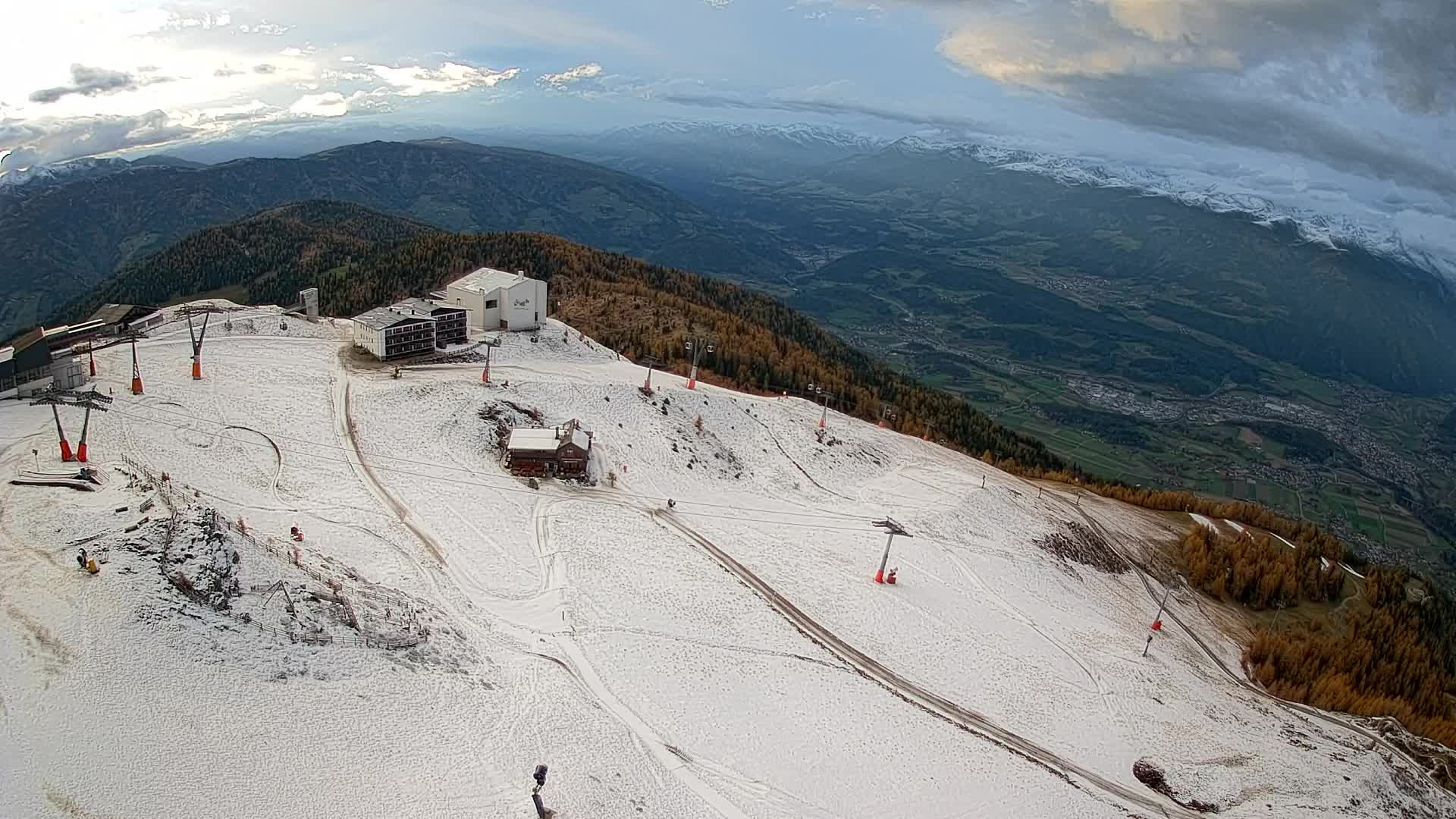 Cima estación de esquí Kronplatz | vista hacia Brunico